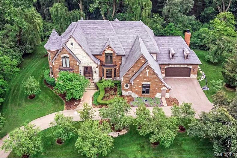 6935 Valley Spring Road, Bloomfield Hills, MI 48301