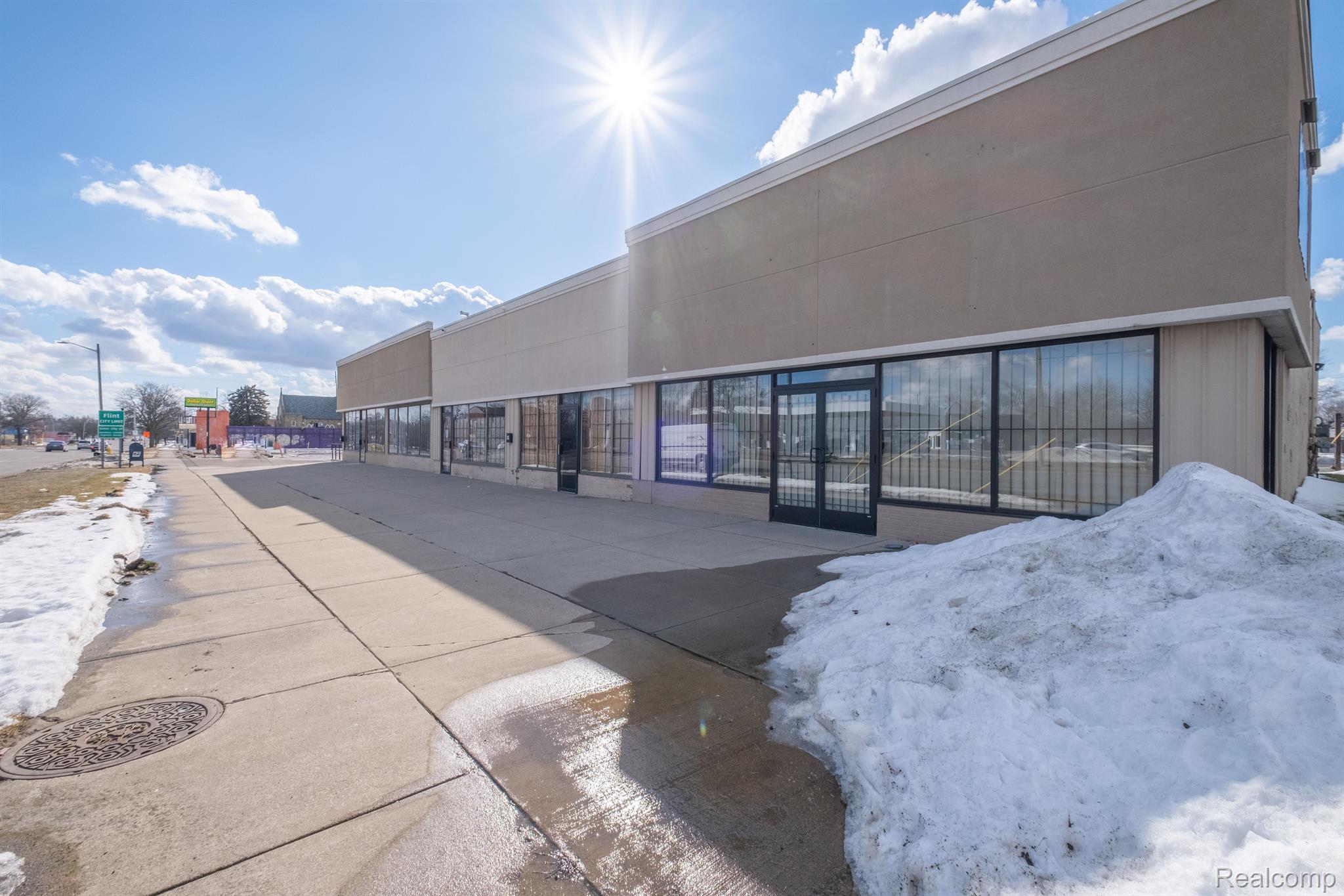 7021 N Saginaw Street — photo