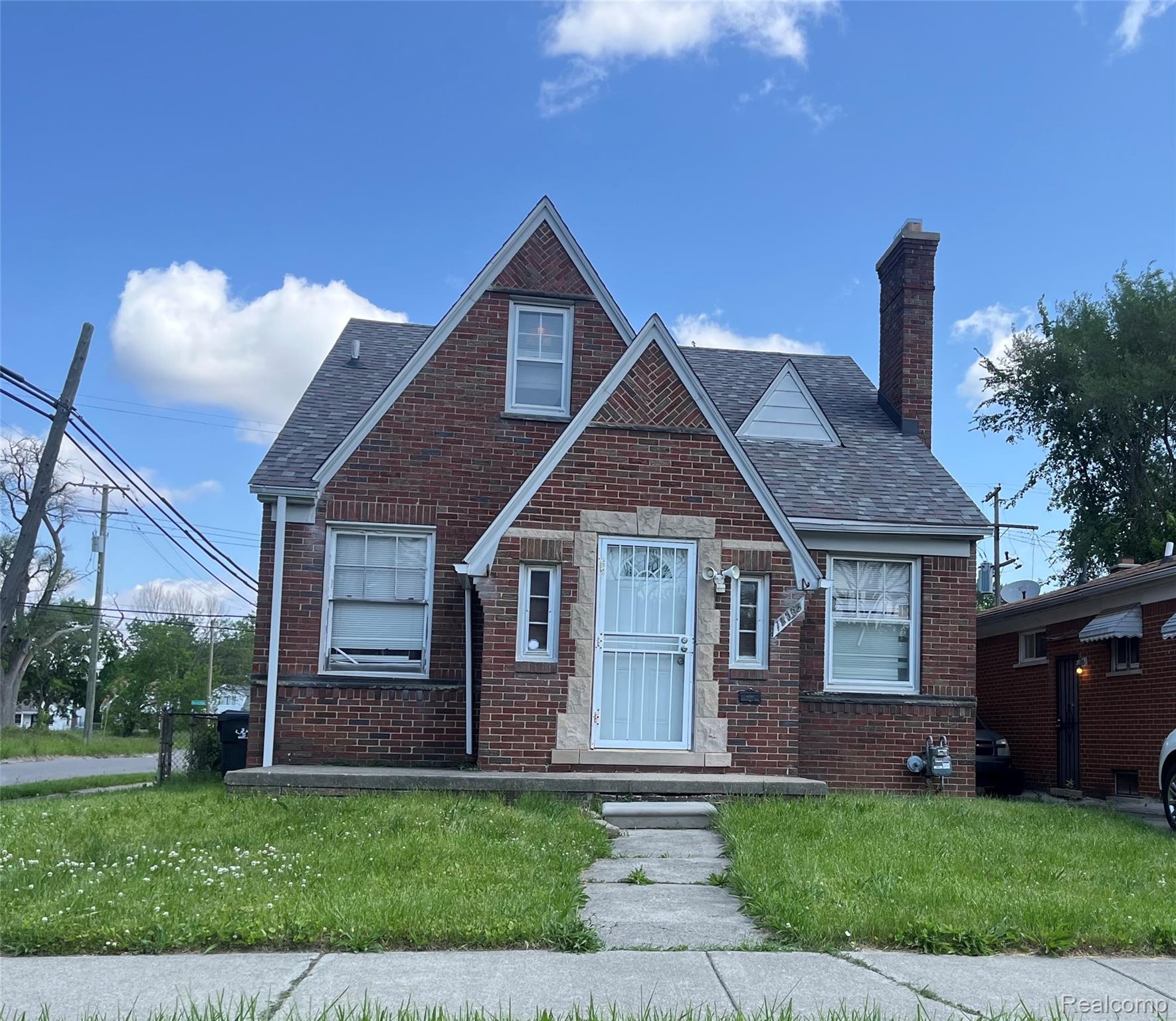 15003 Young Street — photo