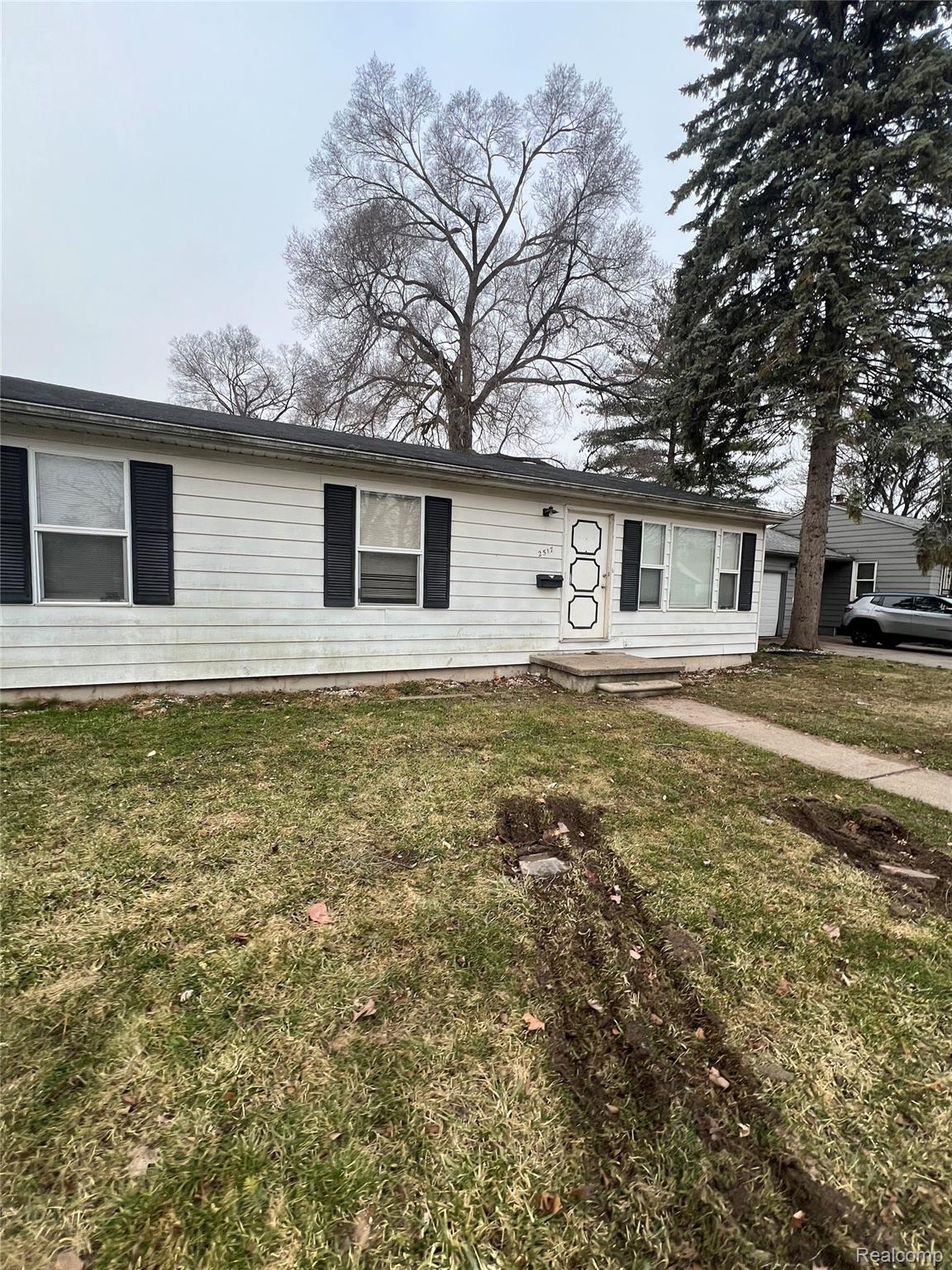 2517 Mackinaw Street — photo
