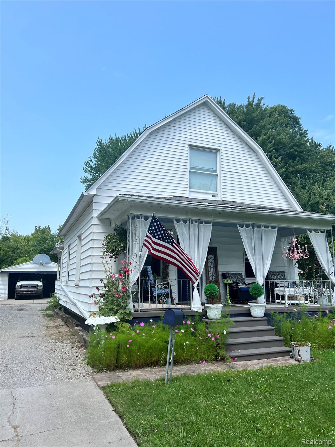643 Thurman Street — photo