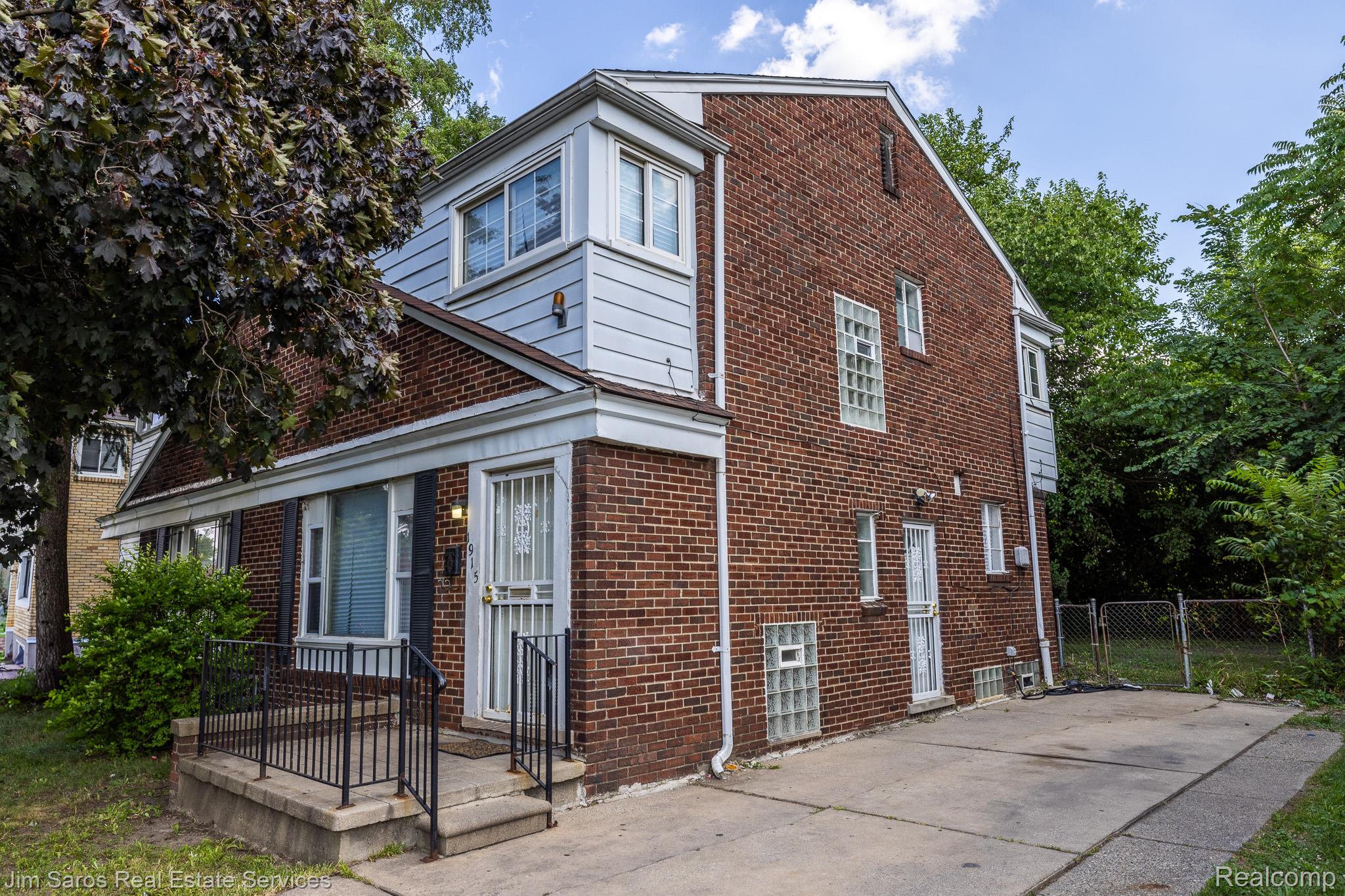 1915 Ewald Circle — photo