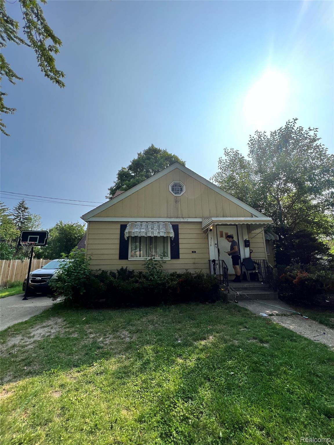 3116 Mackinaw Street — photo