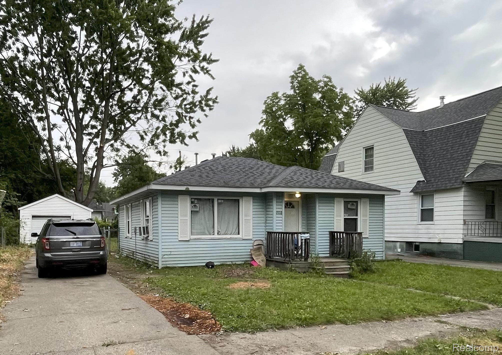 1916 Joslin Street — photo
