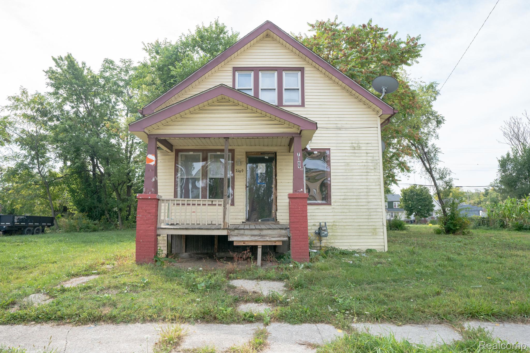 7169 Holmes Street — photo