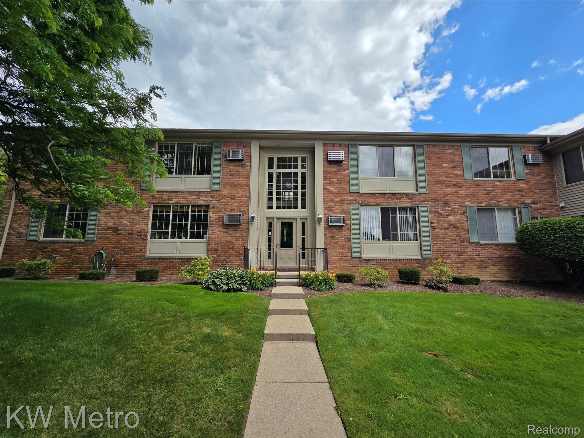 500 Romeo Road Unit 122 — photo