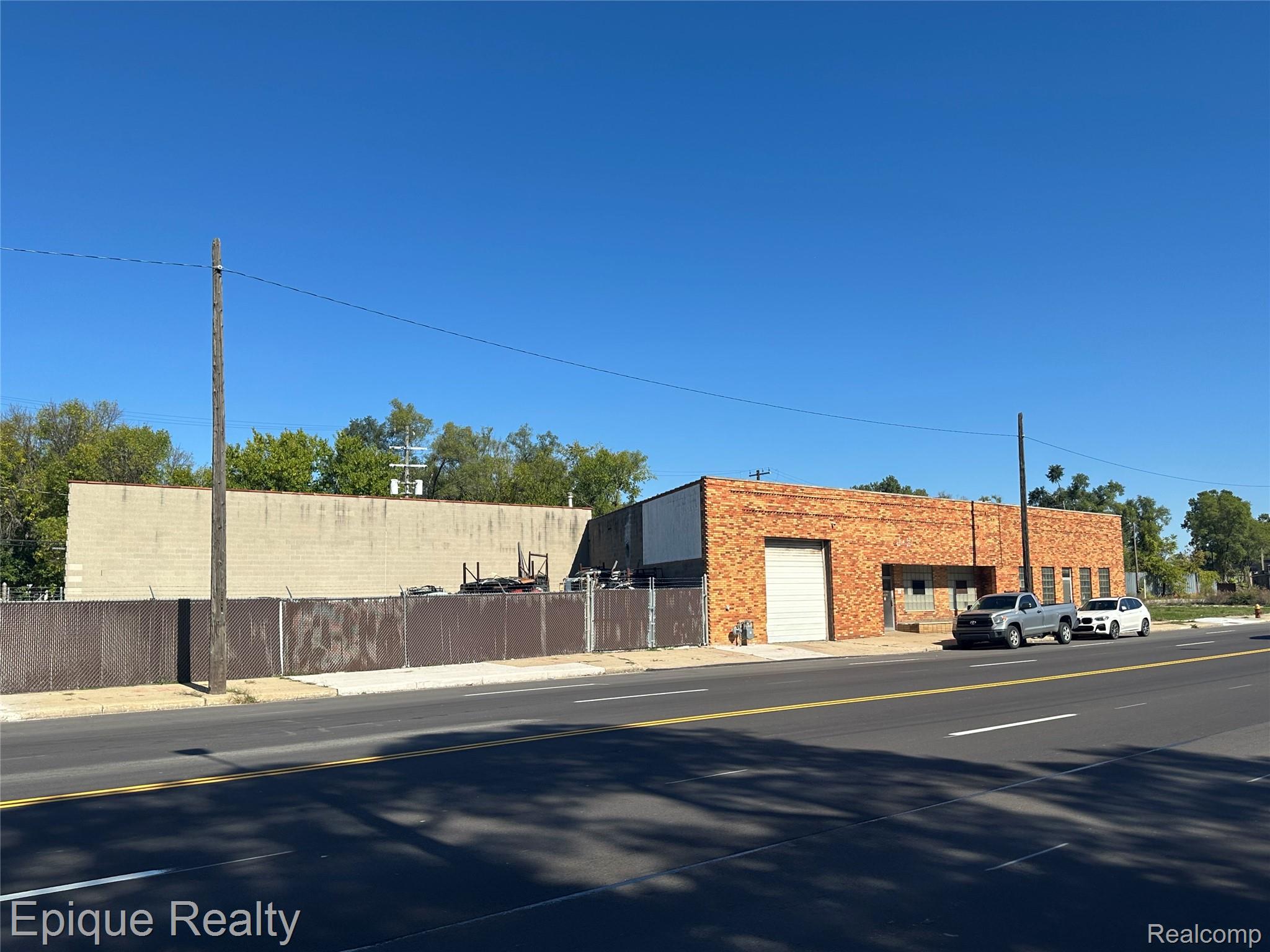 5431 E Davison Street E — photo
