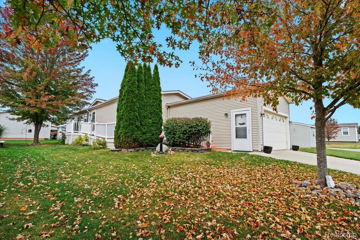 11092 Indianwood Court — photo