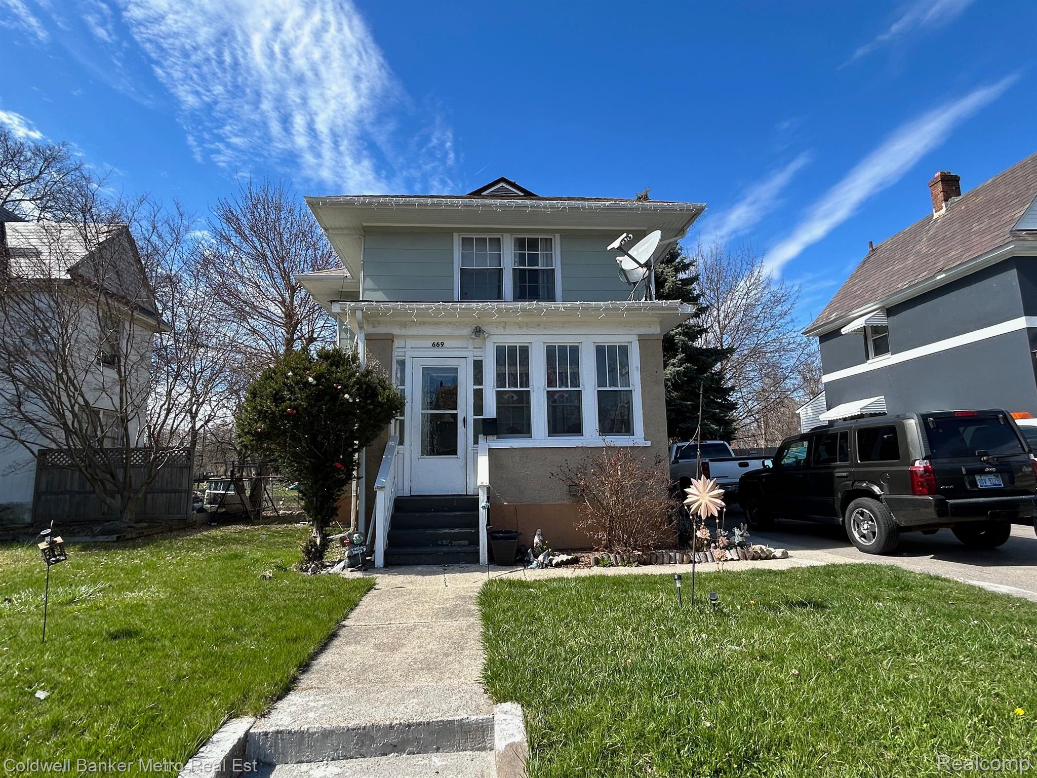 669 N Perry Street — photo