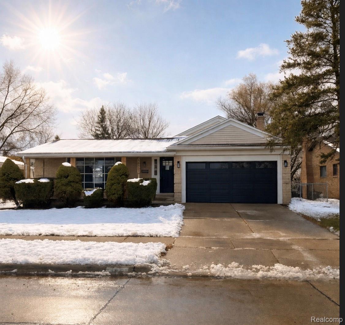 14851 Williamsburg Drive — photo