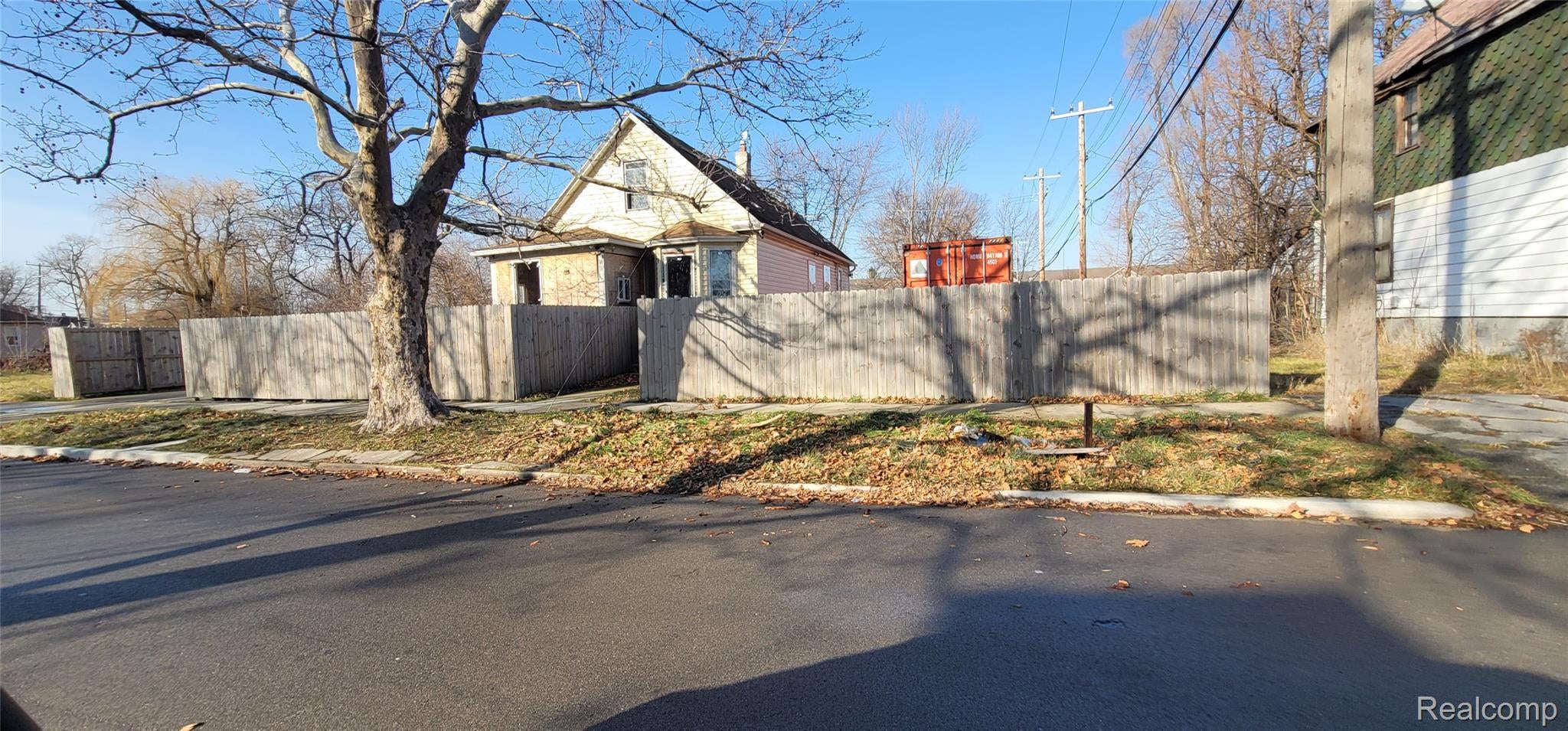 987 E Philadelphia Street — photo