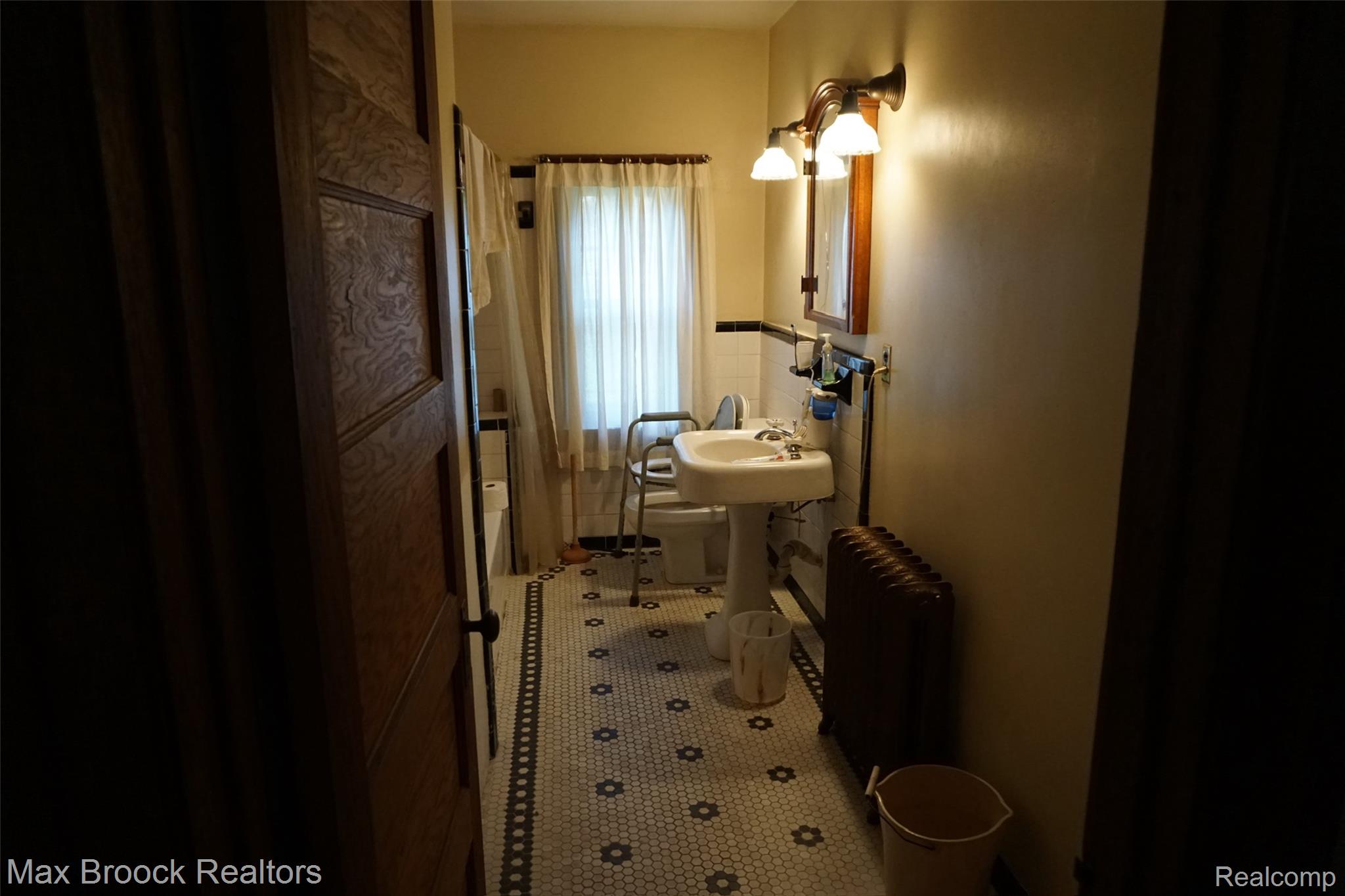 24 Ridge Road, Pleasant Ridge, MI 48069 — photo 2