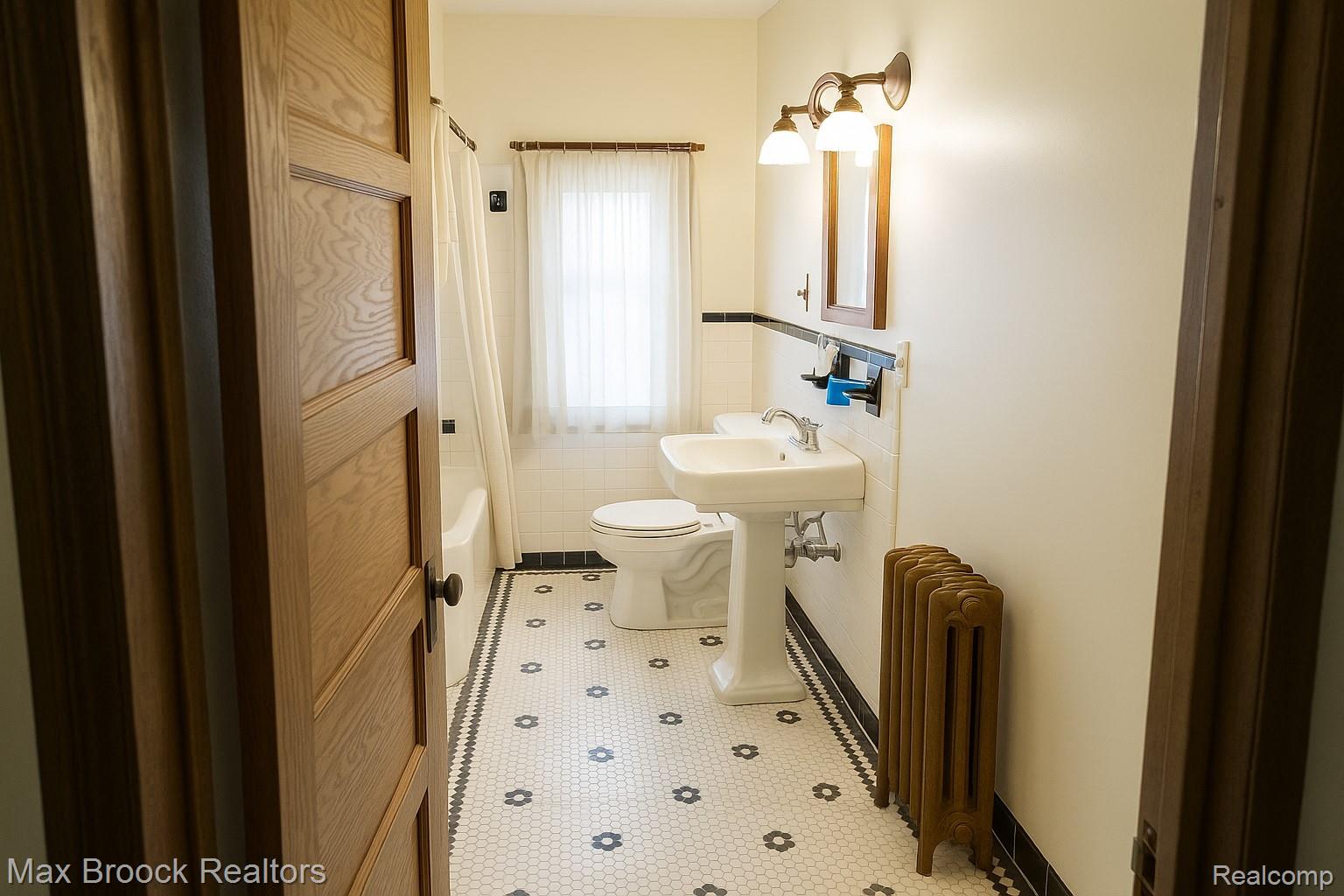24 Ridge Road, Pleasant Ridge, MI 48069 — photo 3