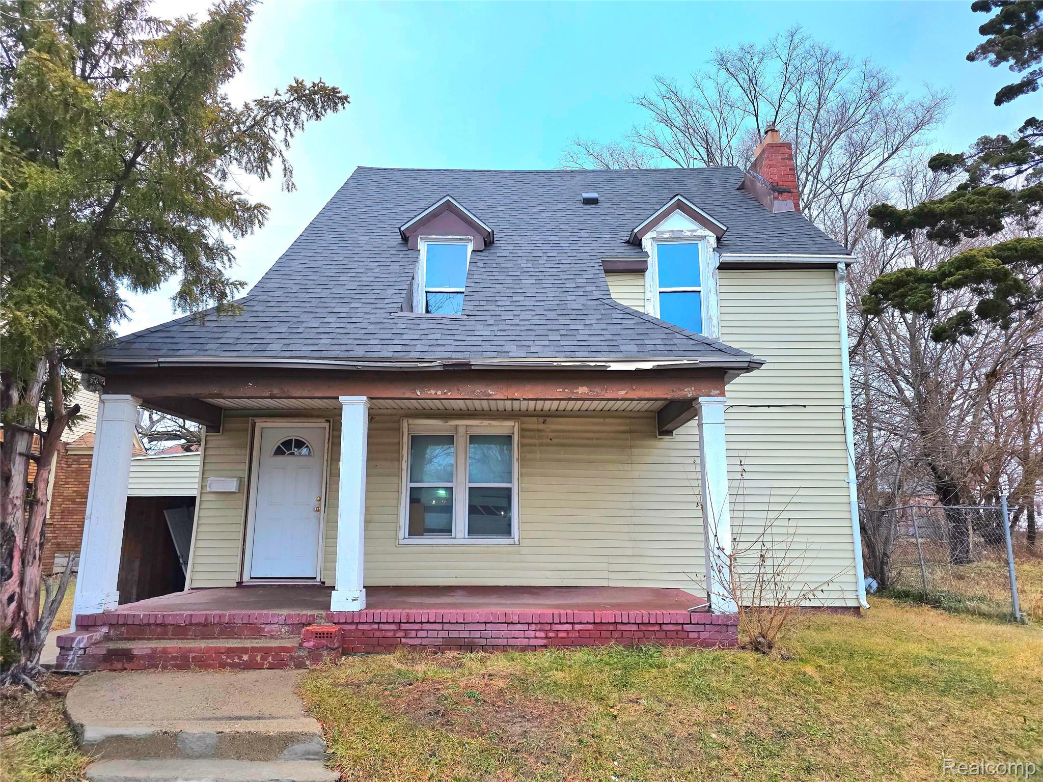 15384 Kentucky Street — photo