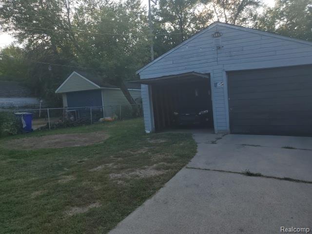 7407 Rosemont Avenue — photo