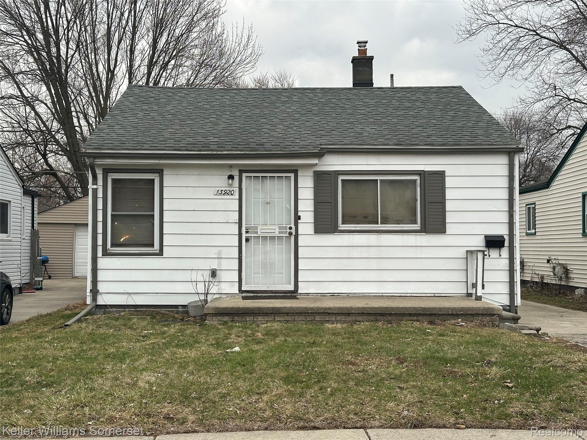 13920 Hobart Avenue — photo