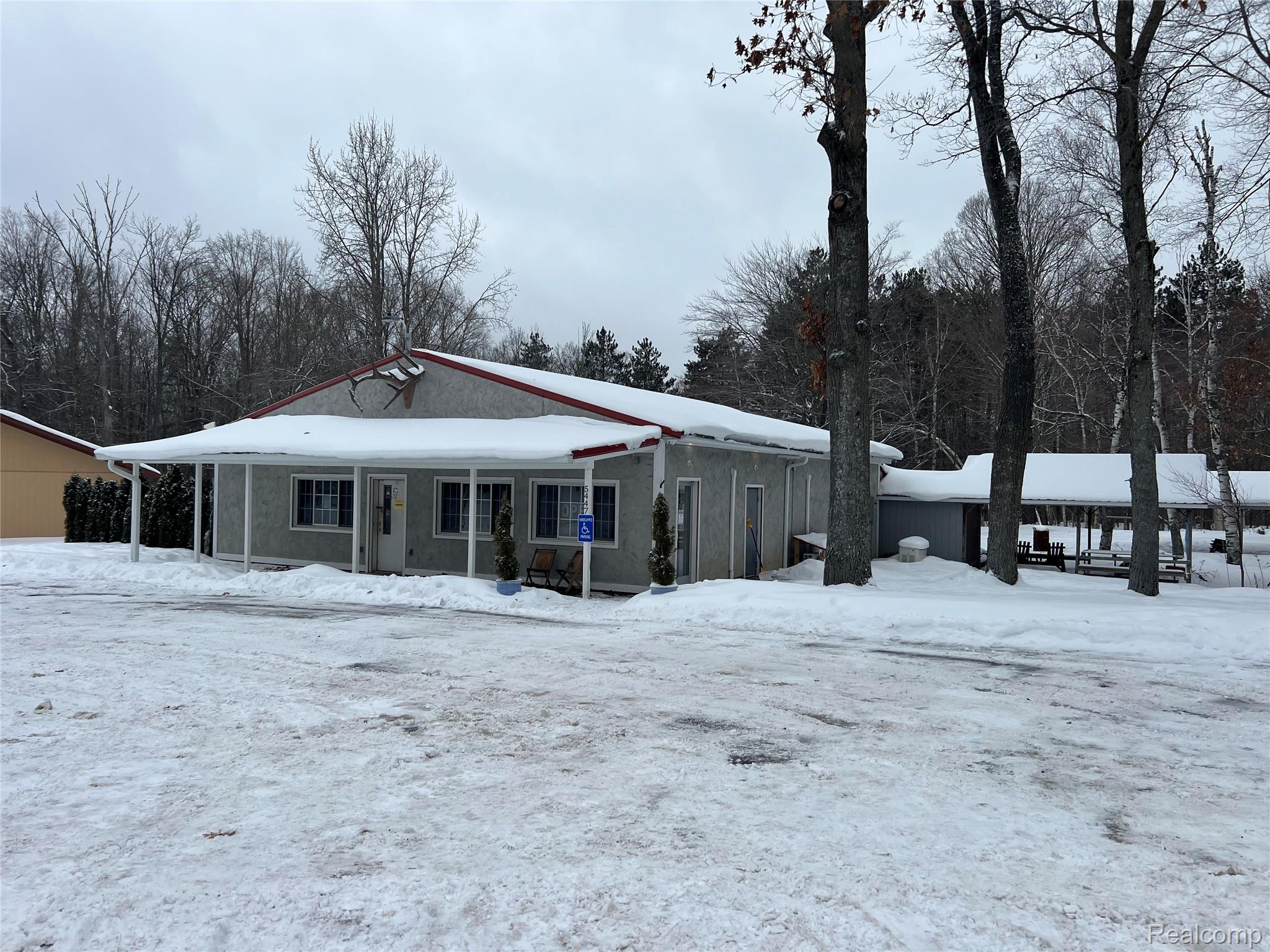 5447 N M 33 a & B — photo