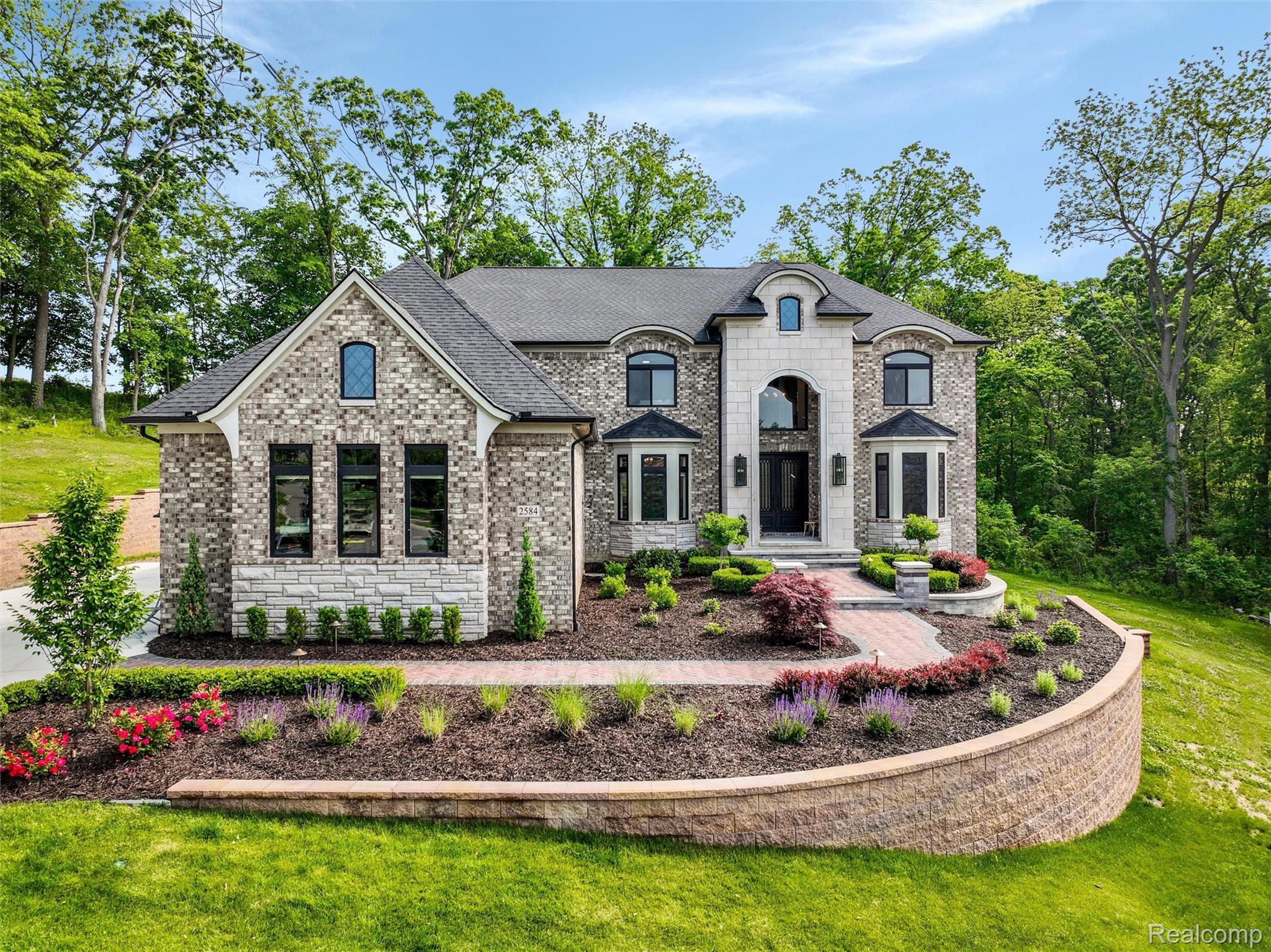 2584 Heights View Court, Rochester, MI 48306