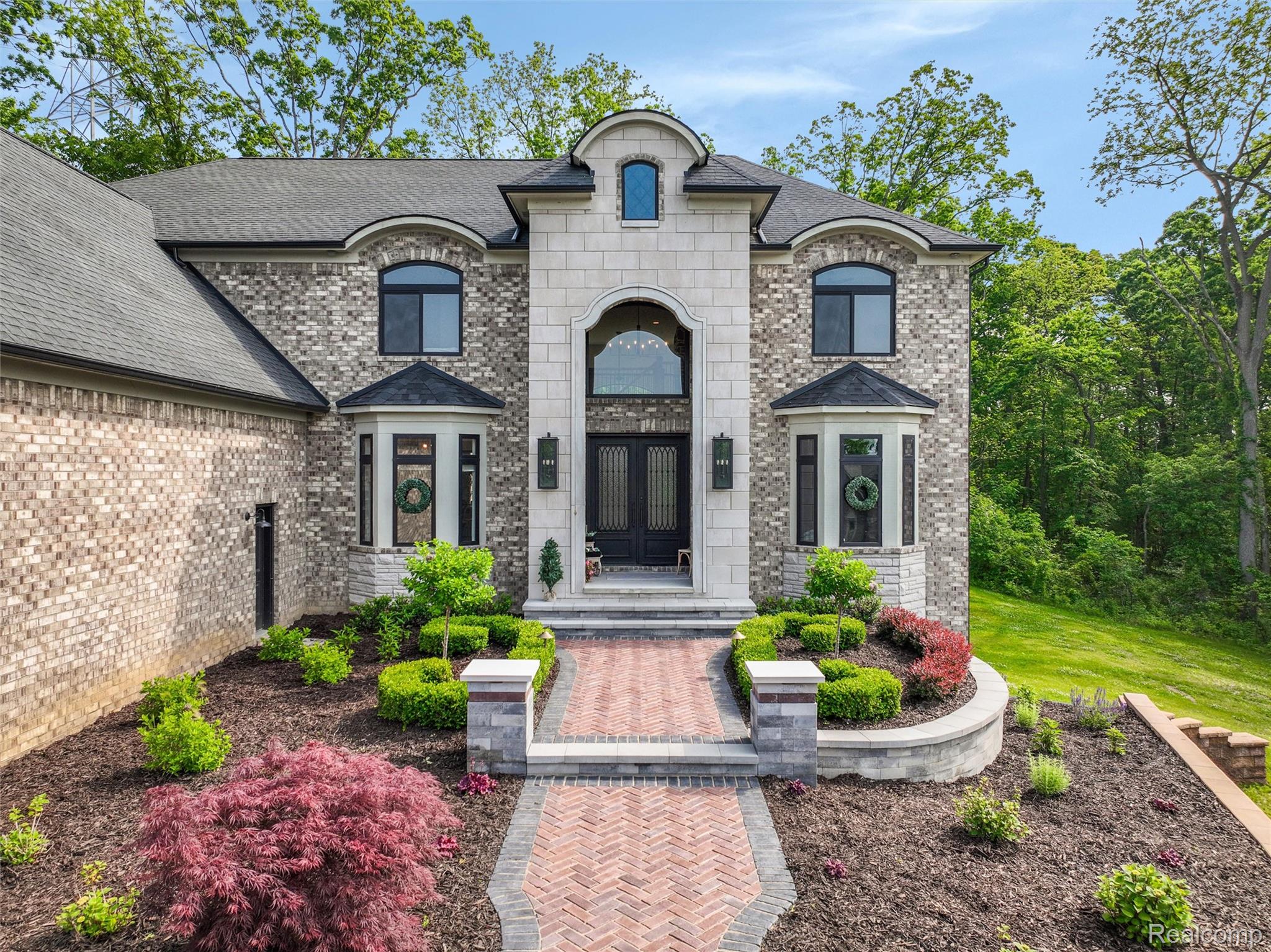 2584 Heights View Court, Rochester, MI 48306 — photo 2