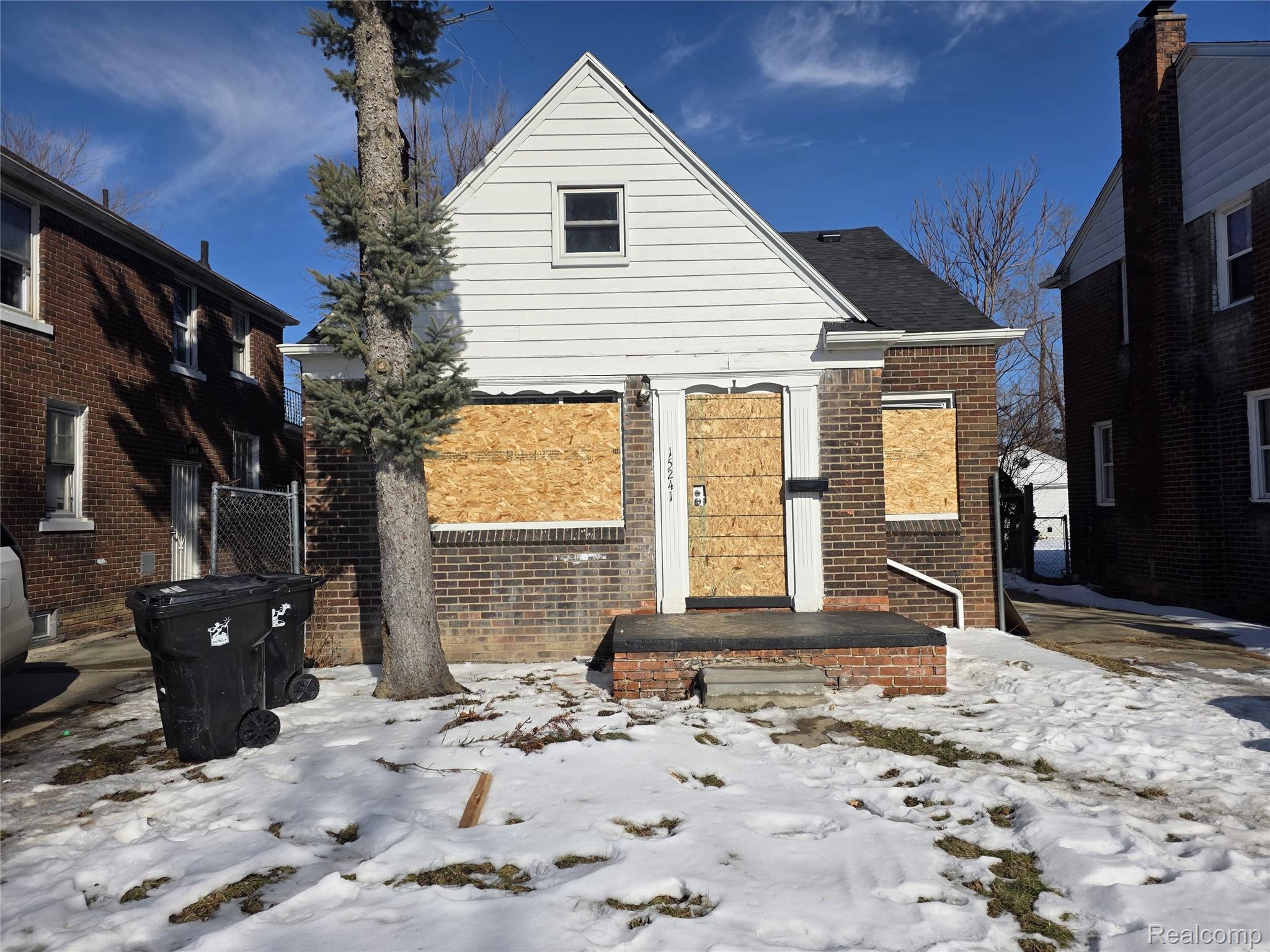 15241 Seymour Street — photo