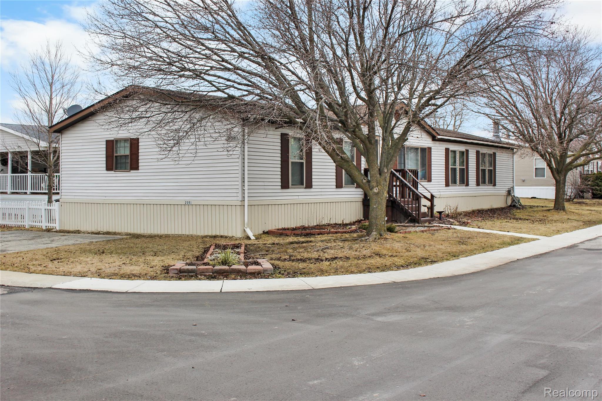 2351 Hiddenview Drive — photo