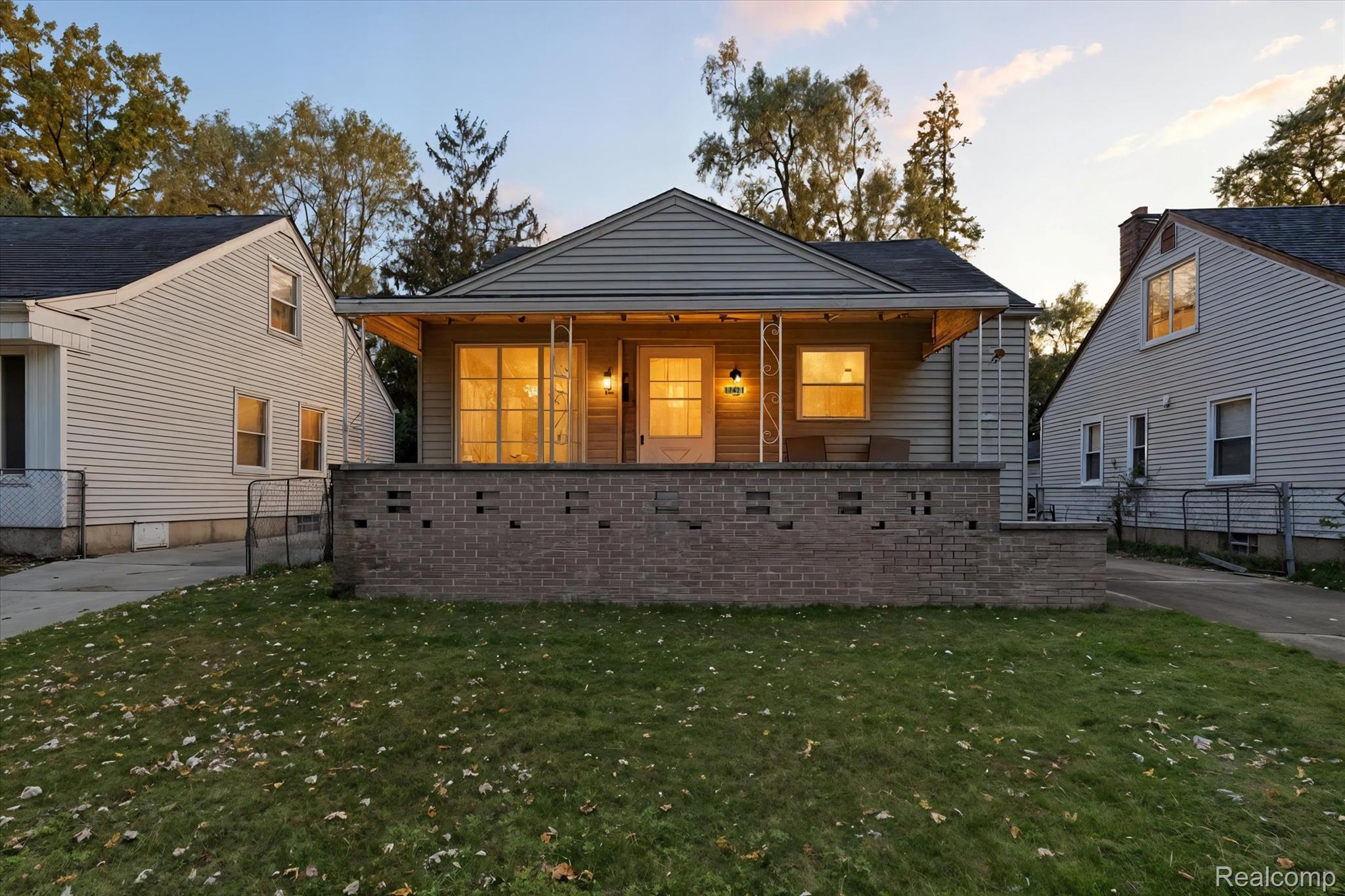 17421 Five Points Street — photo