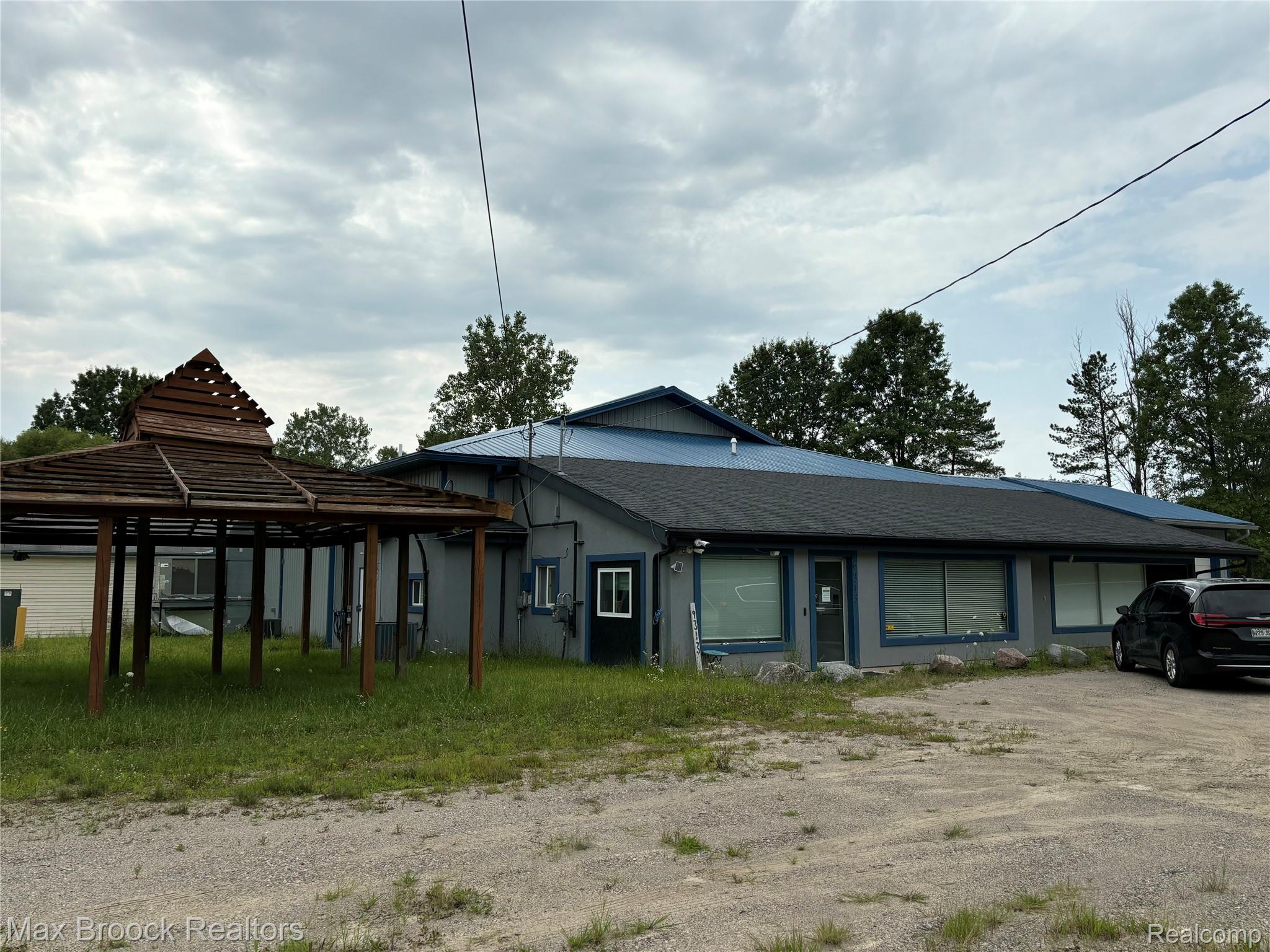 9313 N Dort Highway — photo