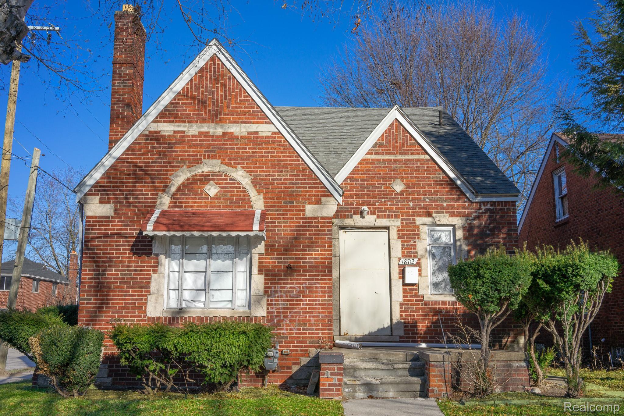 18712 Waltham Street — photo