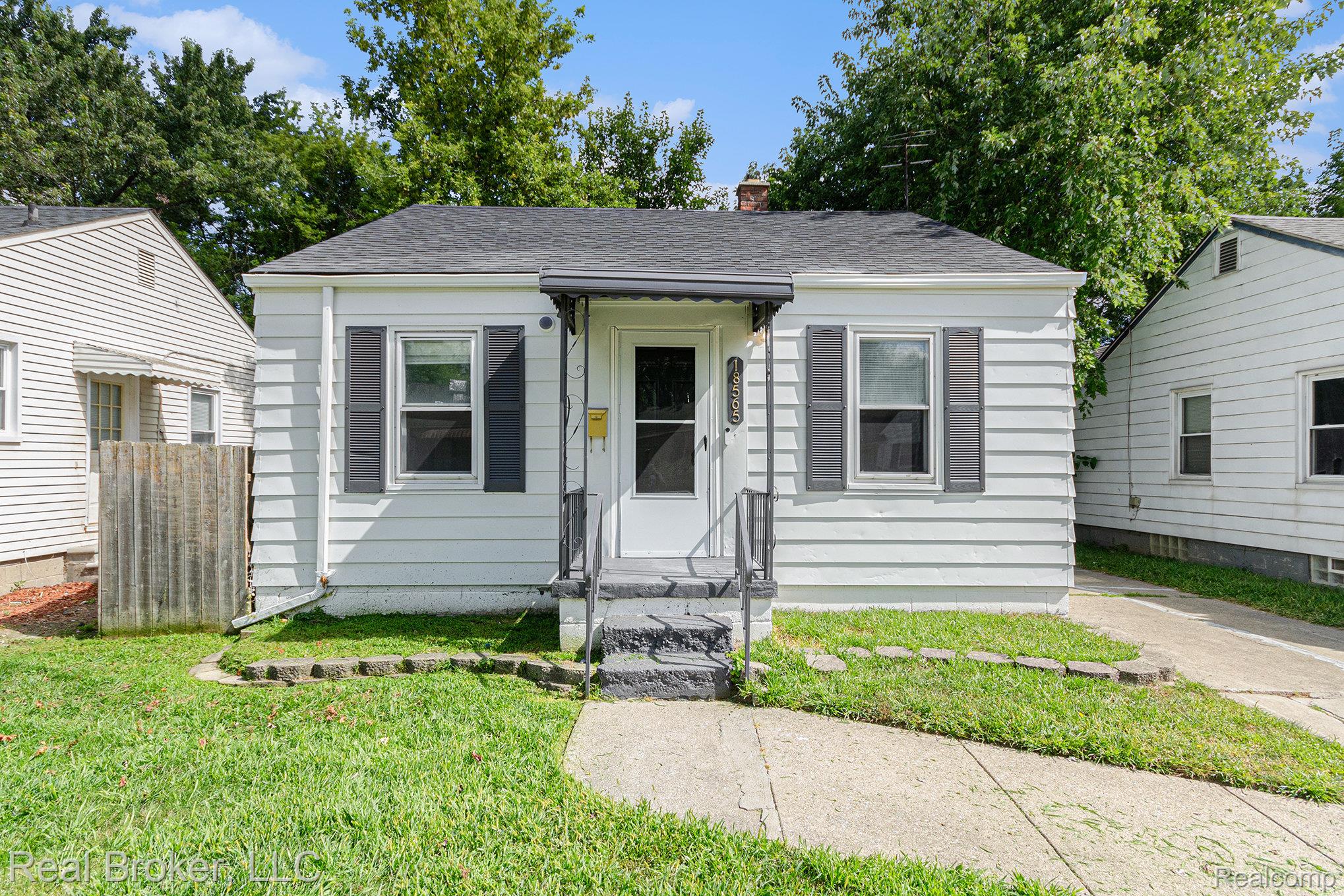 18565 Kenosha Street — photo