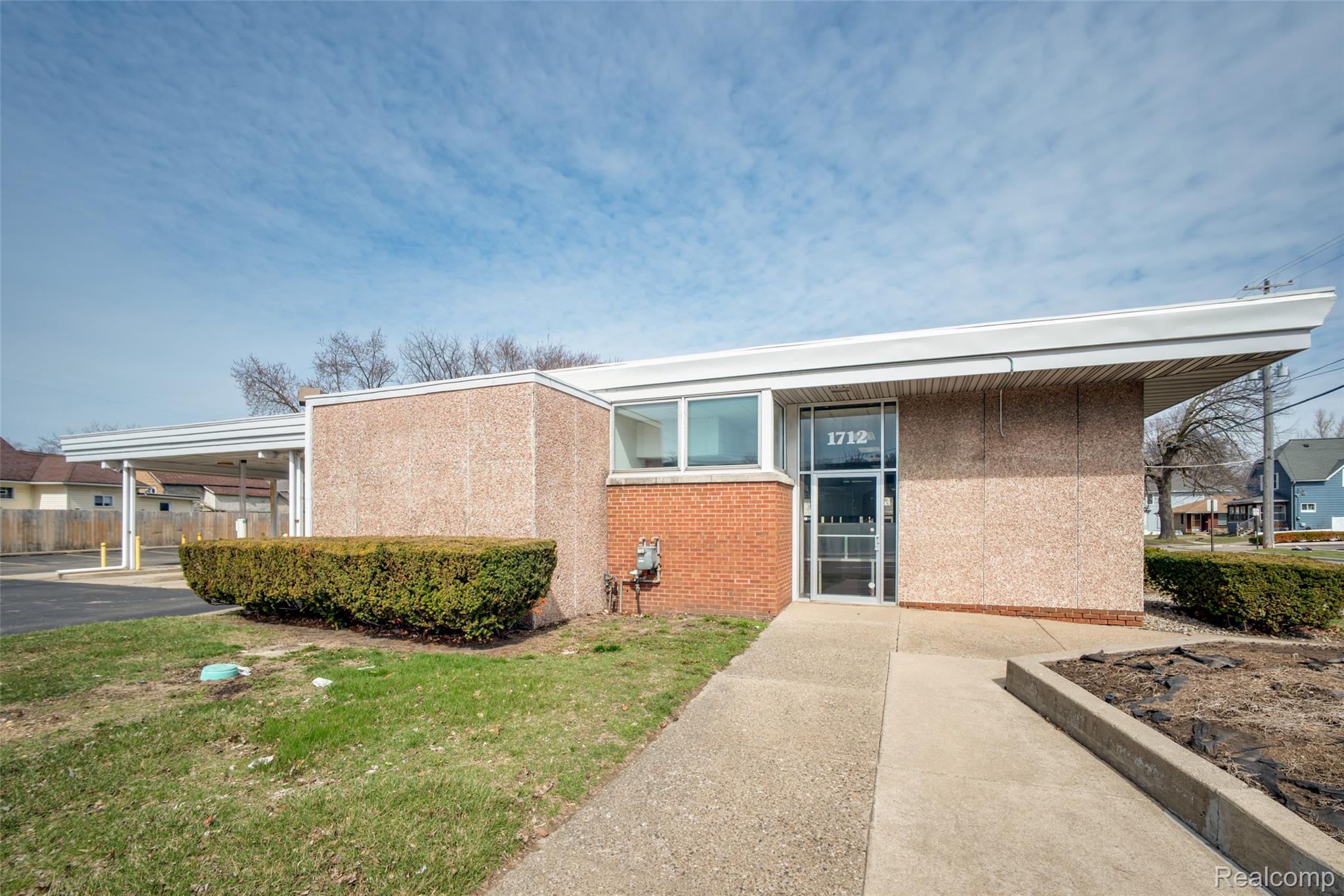 1712 E Michigan Avenue — photo