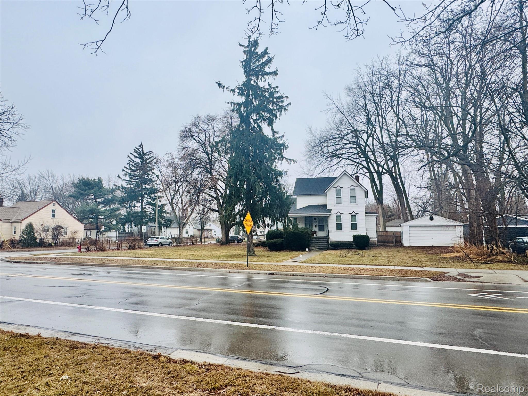 1418 E Lincoln Avenue — photo