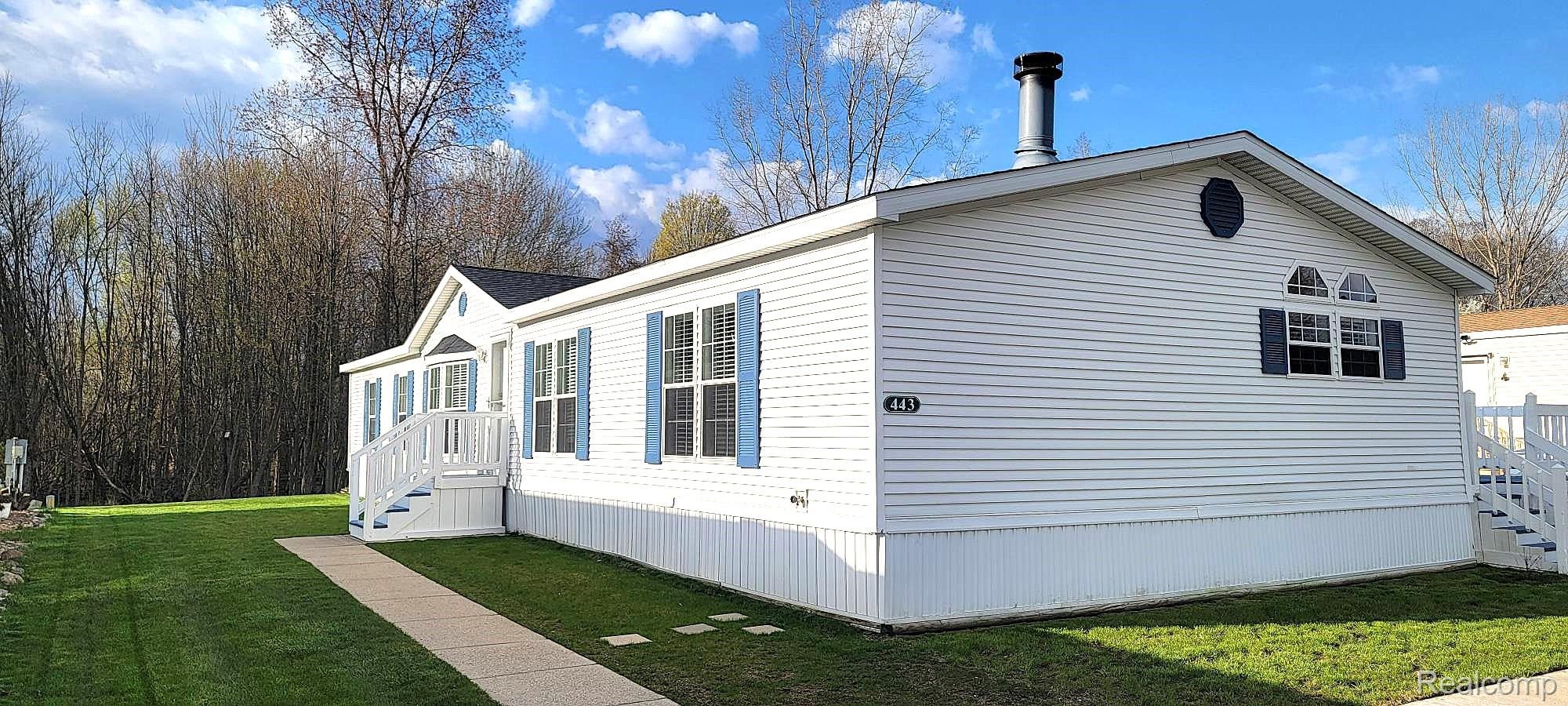 443 Pond View Drive — photo