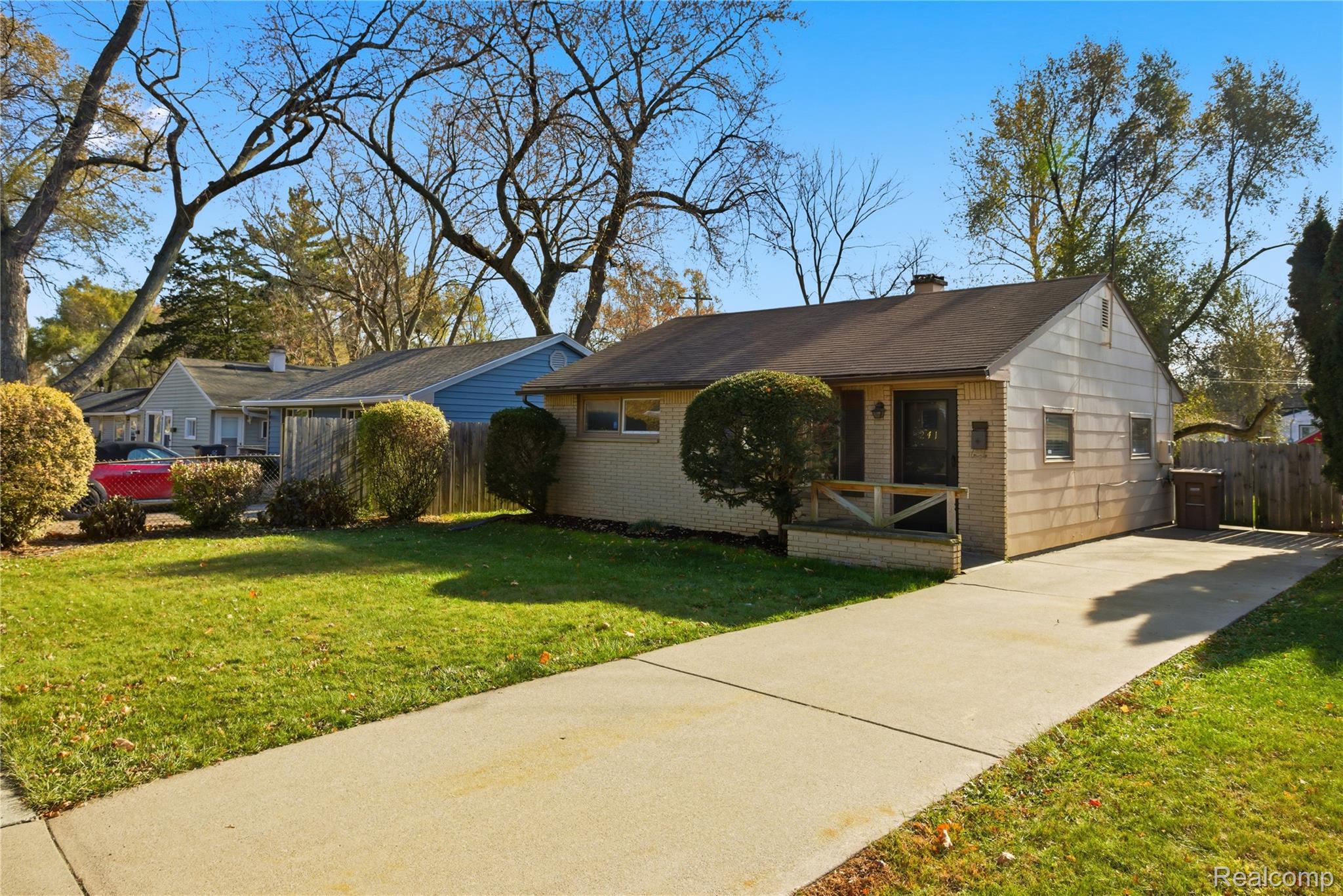 241 W Ann Arbor Avenue — photo