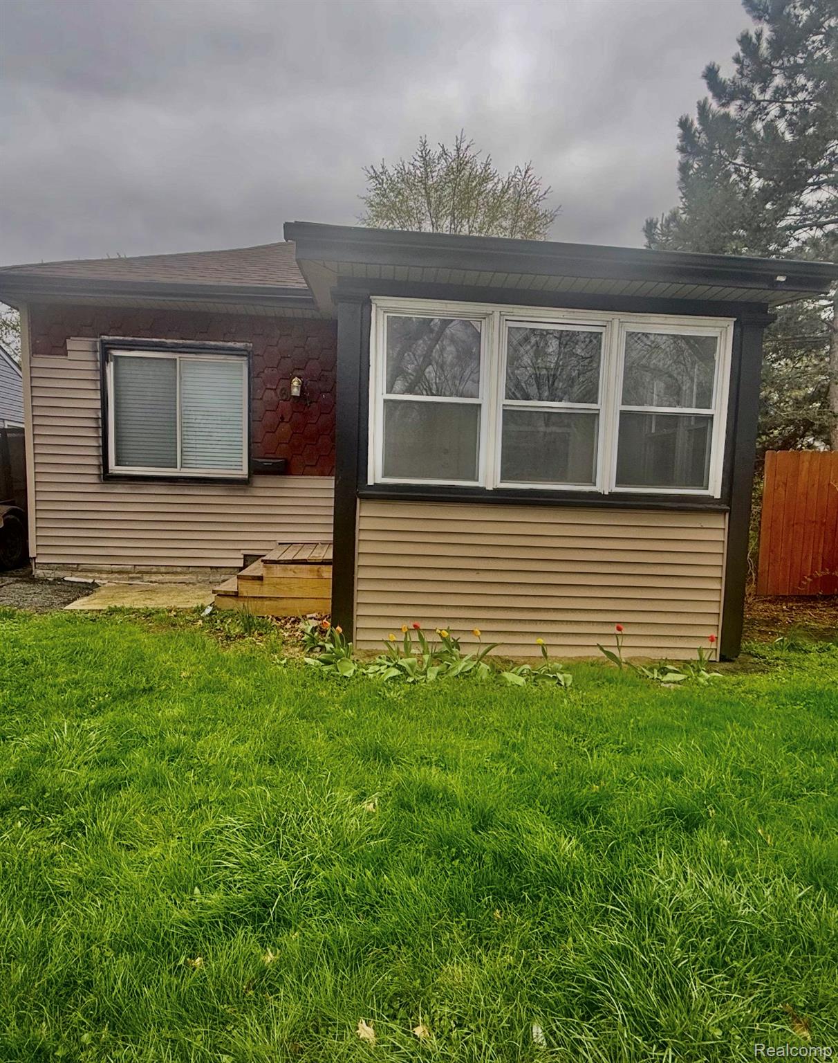 1604 E Meyers Avenue — photo
