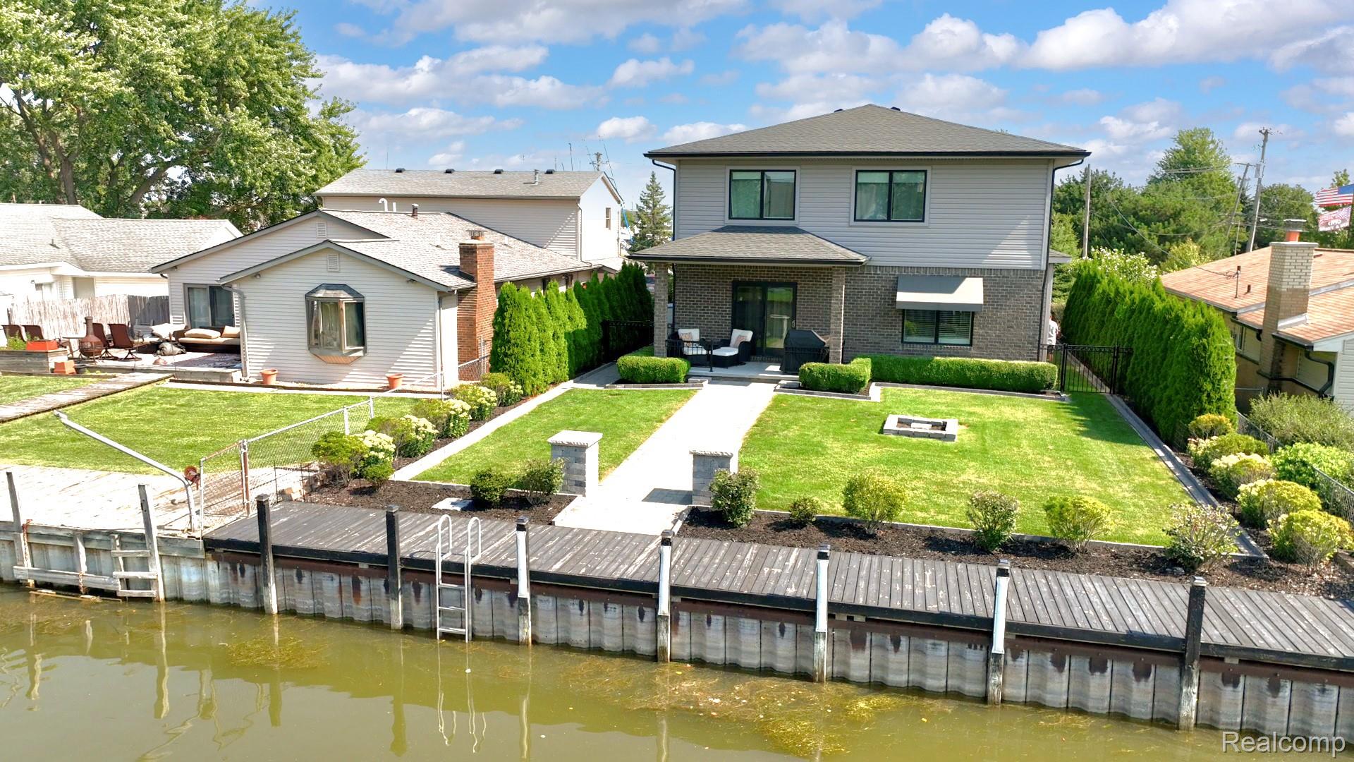39611 Lakeshore Drive — photo
