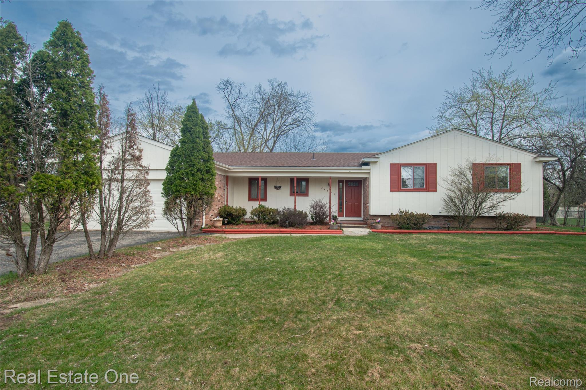 24690 Lakeland Street — photo