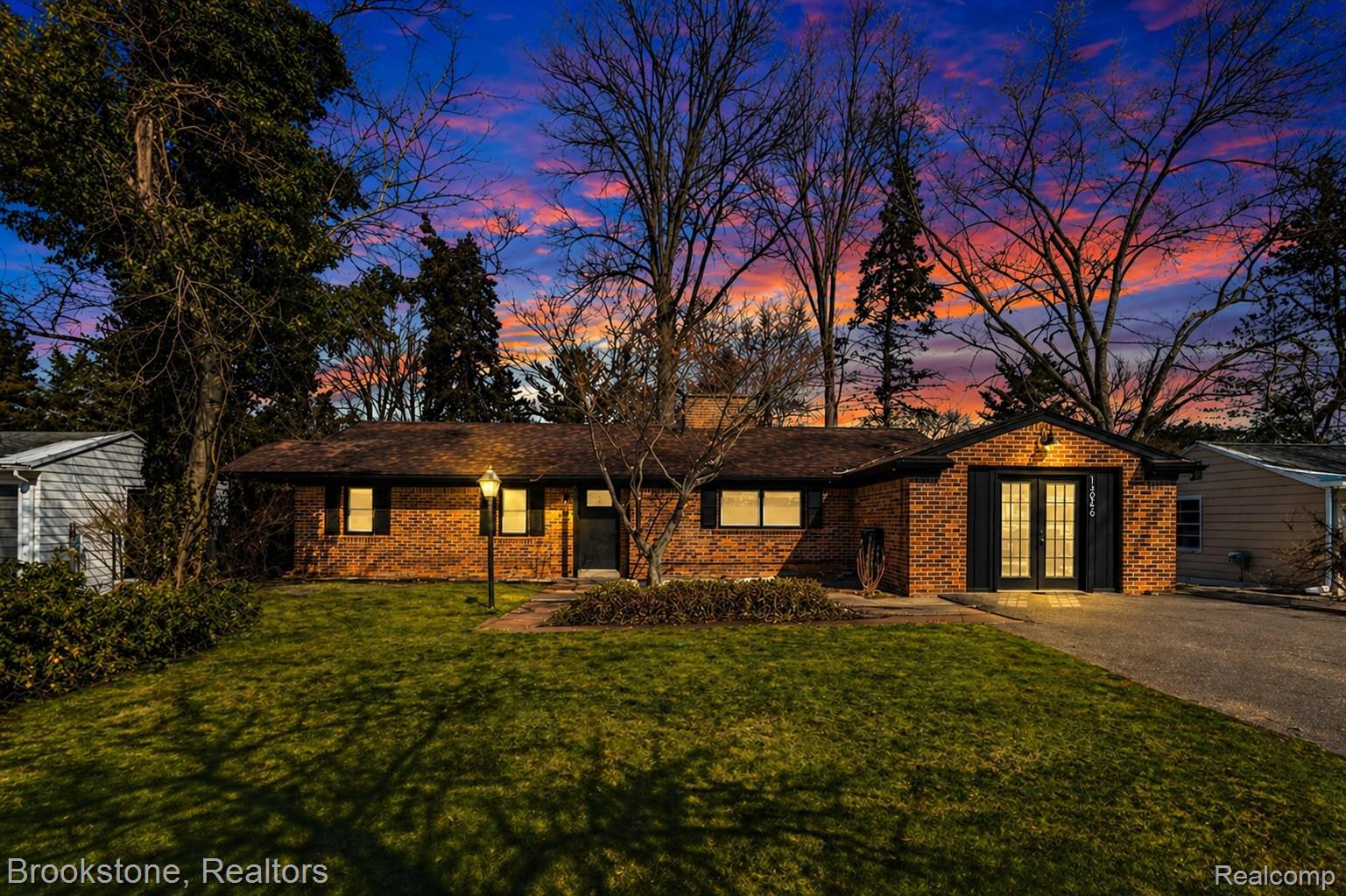 16046 W 13 Mile Road — photo