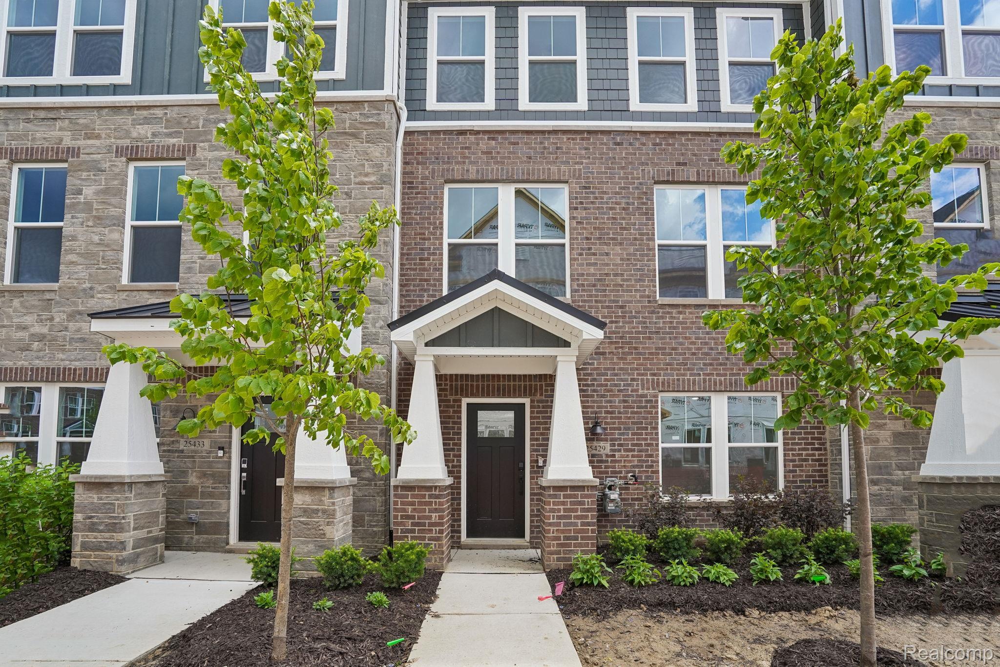 25429 Orwell Street — photo