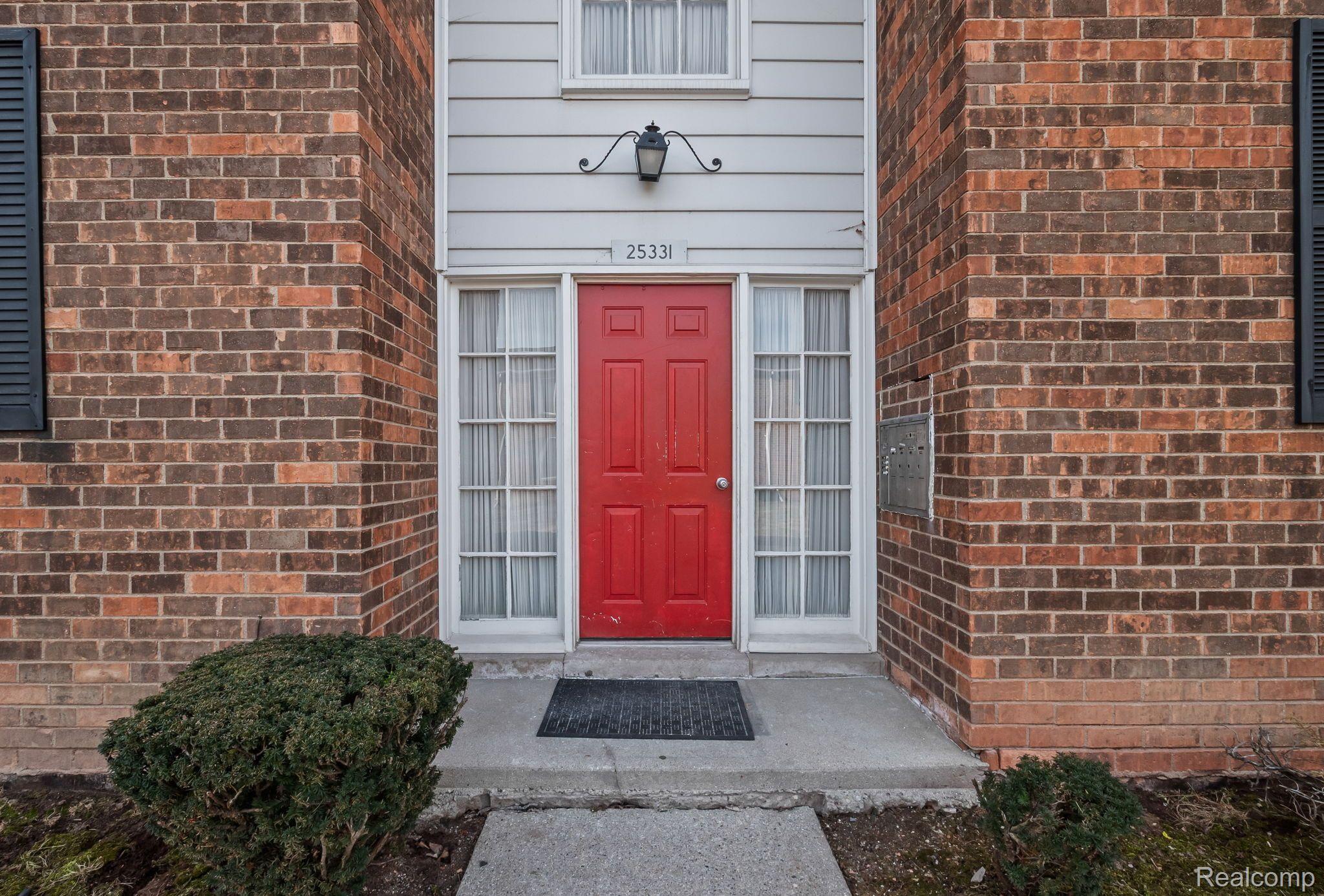 25331 Shiawassee Circle 206 — photo