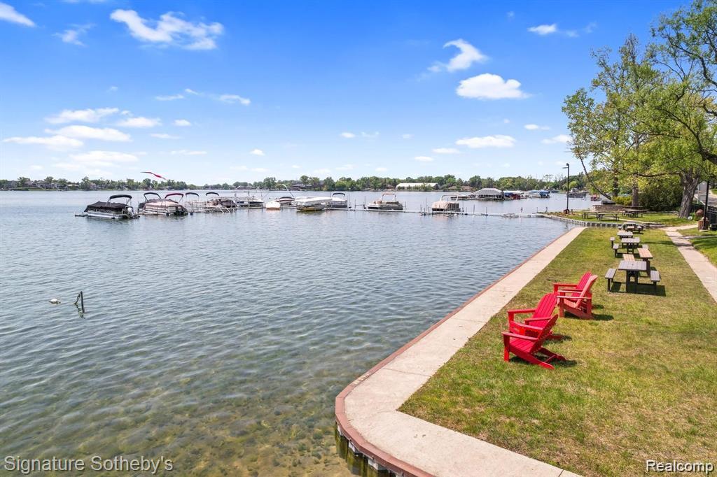 2372 Pine Lake Road — photo