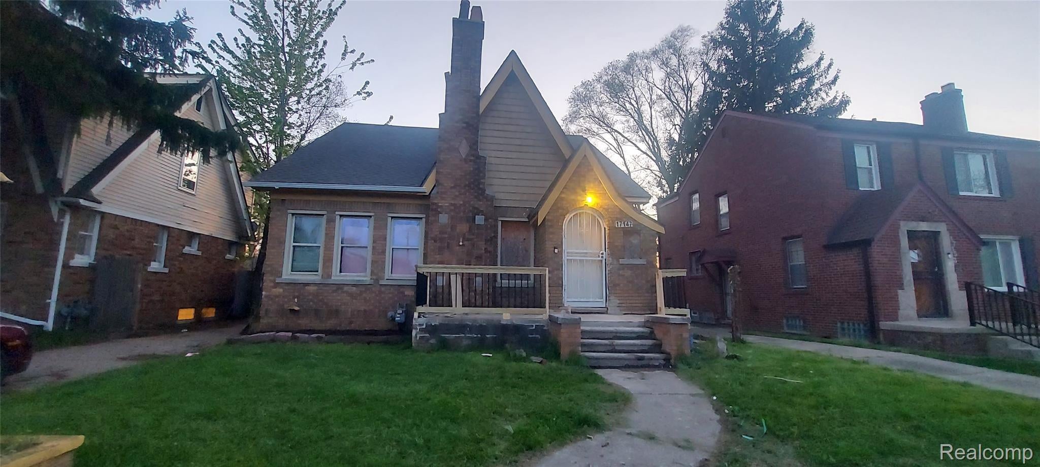 17147 Dresden Street — photo