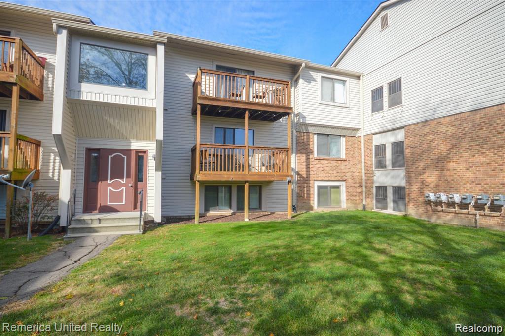30074 W 12 Mile Road 114 — photo