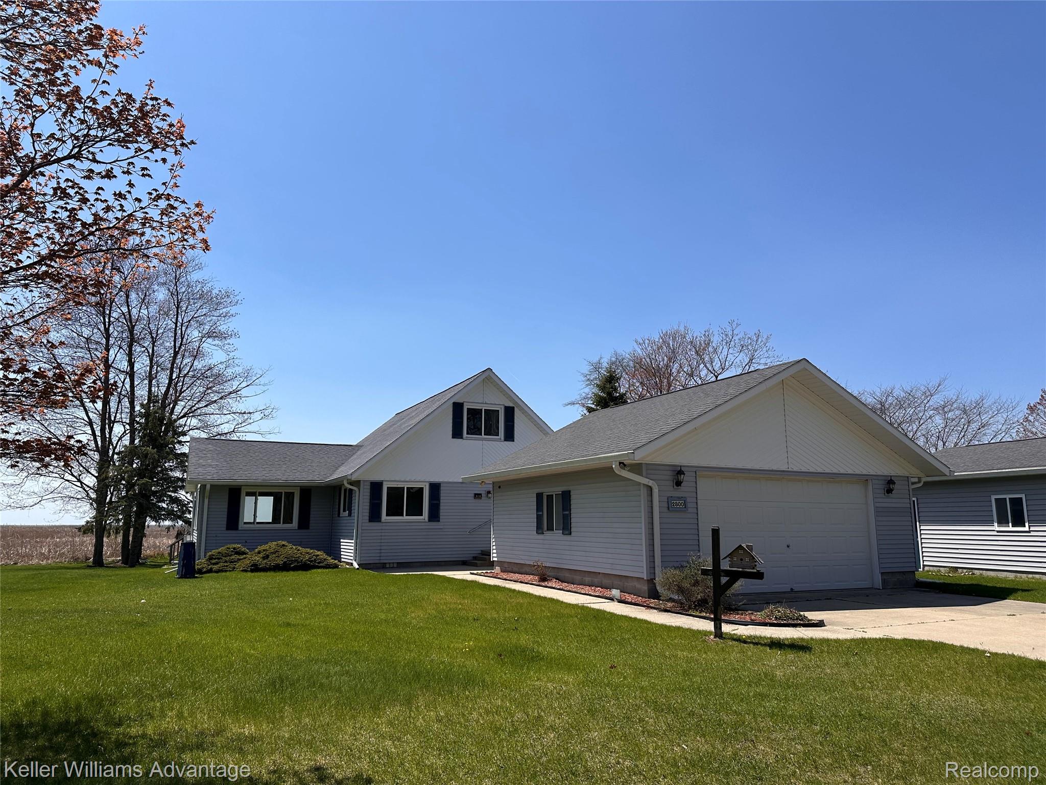 2800 E Booth Road — photo