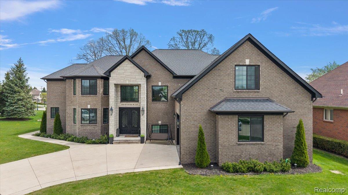 46930 Riverpark E, MacombTownship_Macomb, MI 48044 — photo 2