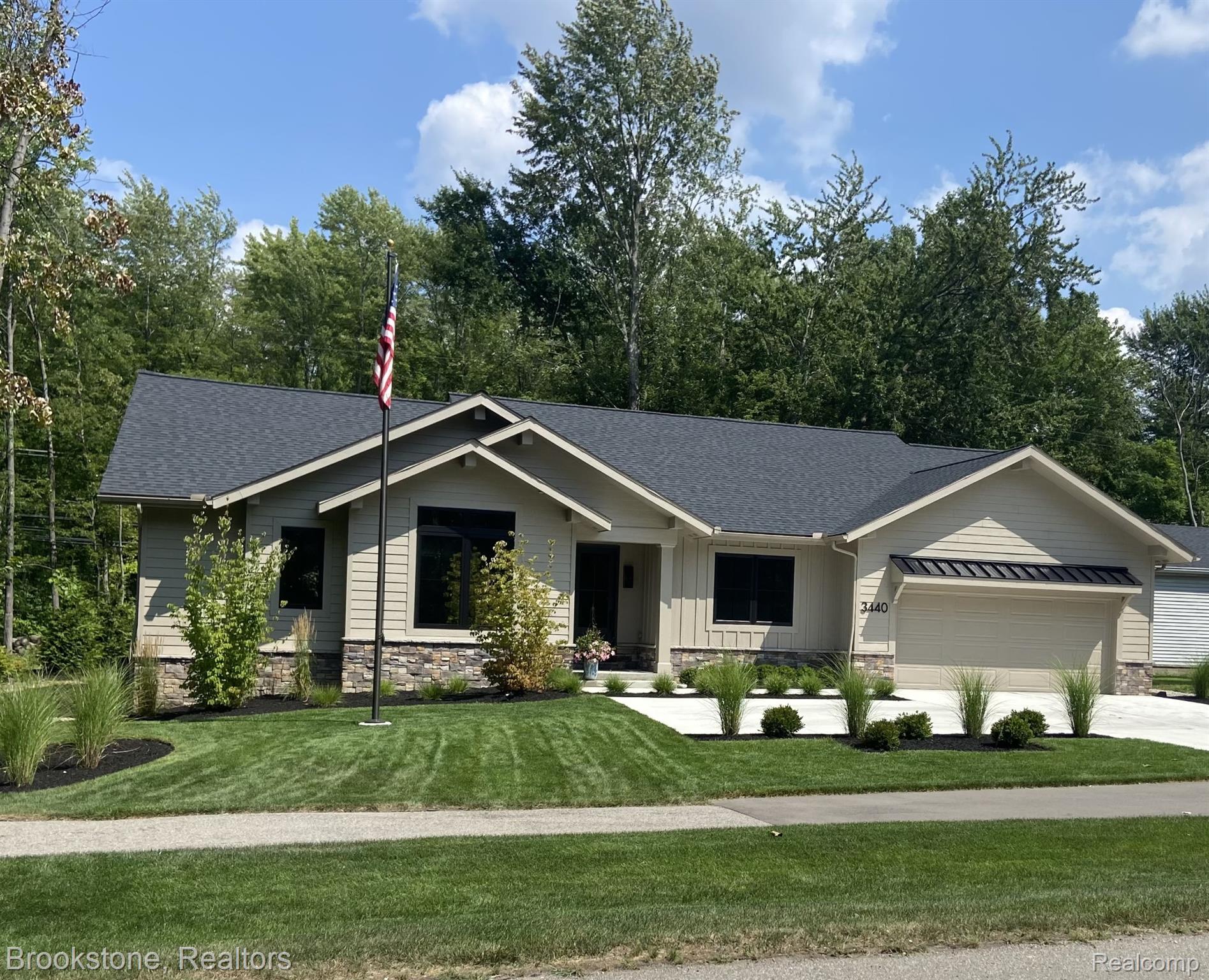 3440 N Squirrel Road — photo