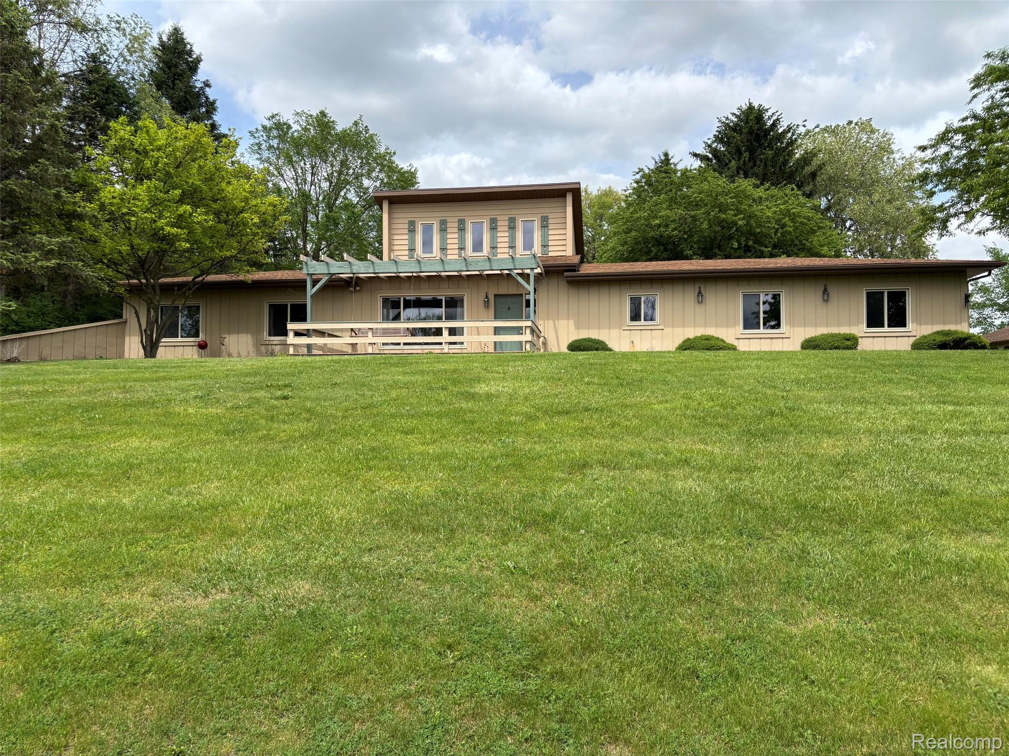 885 Lake Forest Drive — photo