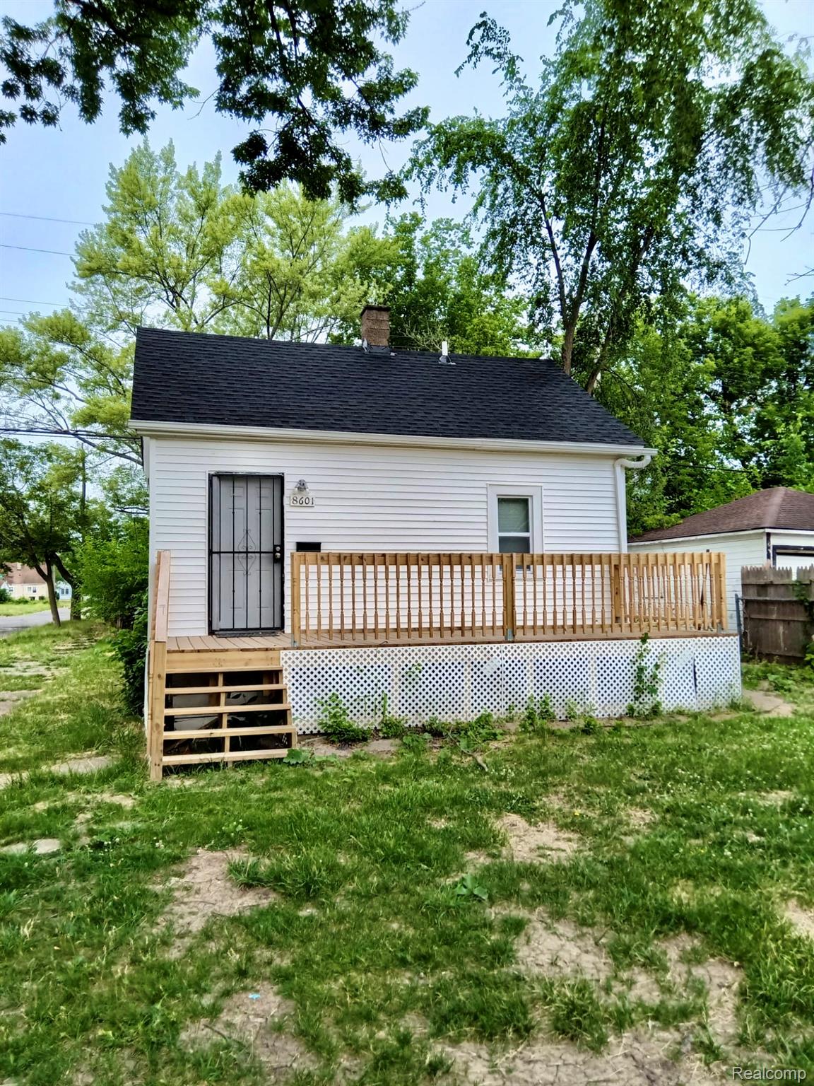 8601 Vaughan Street — photo