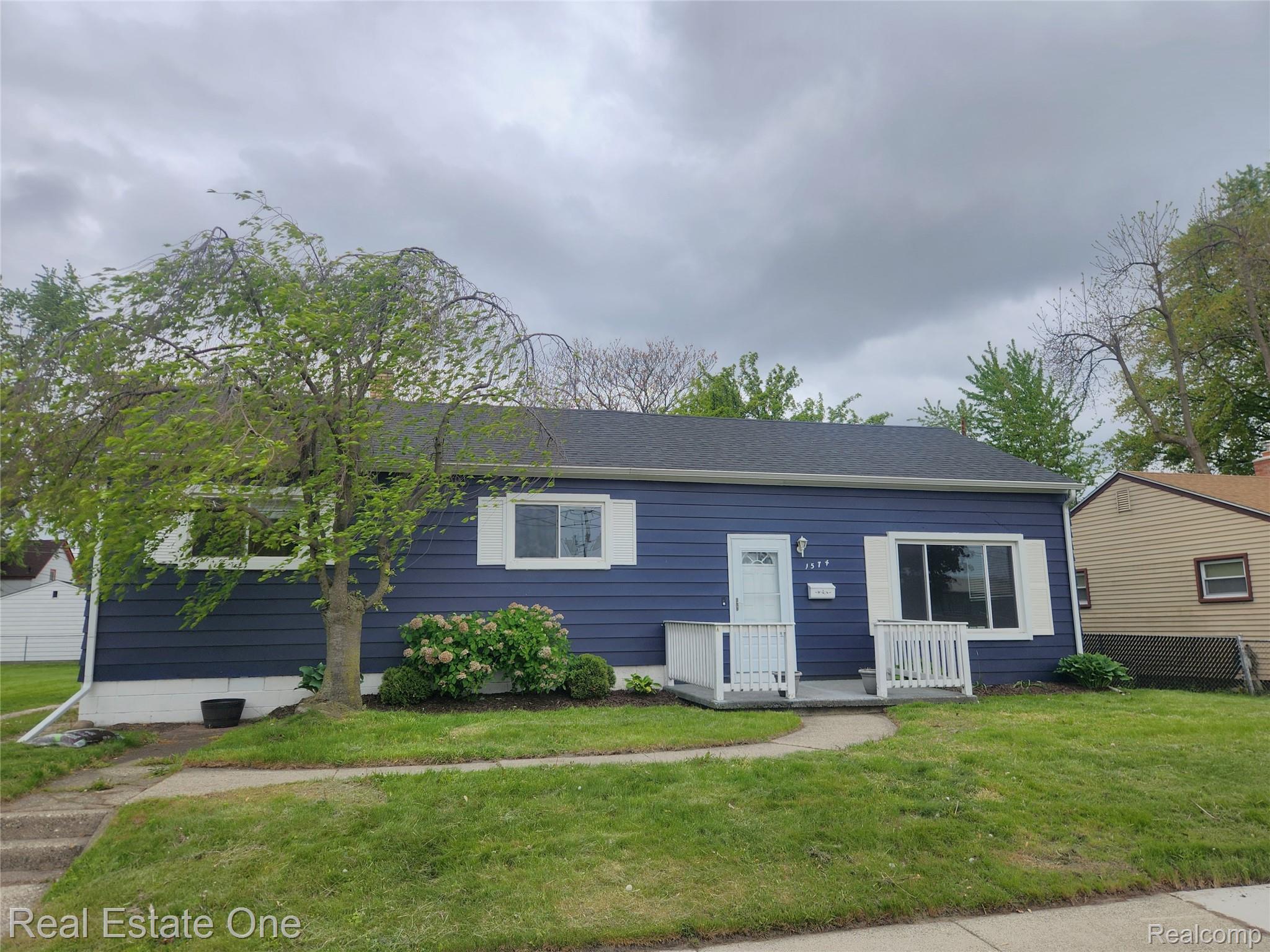 1574 E Woodruff Avenue — photo