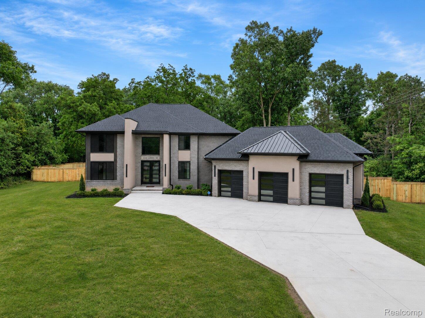 31130 Lahser — photo