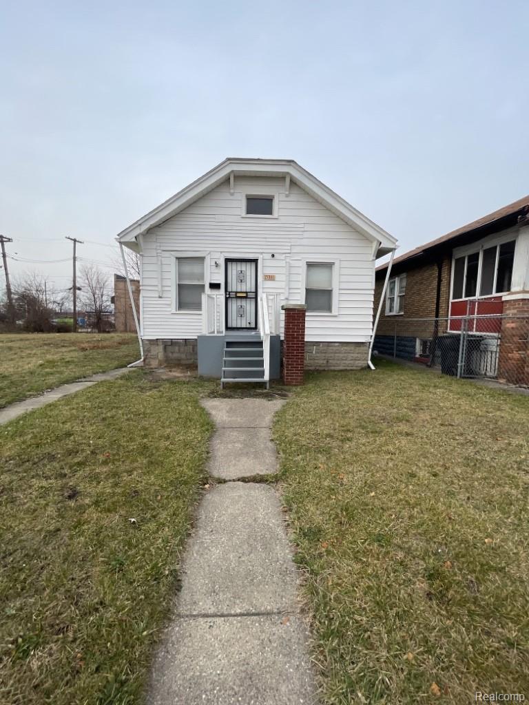 15351 Petoskey Avenue — photo